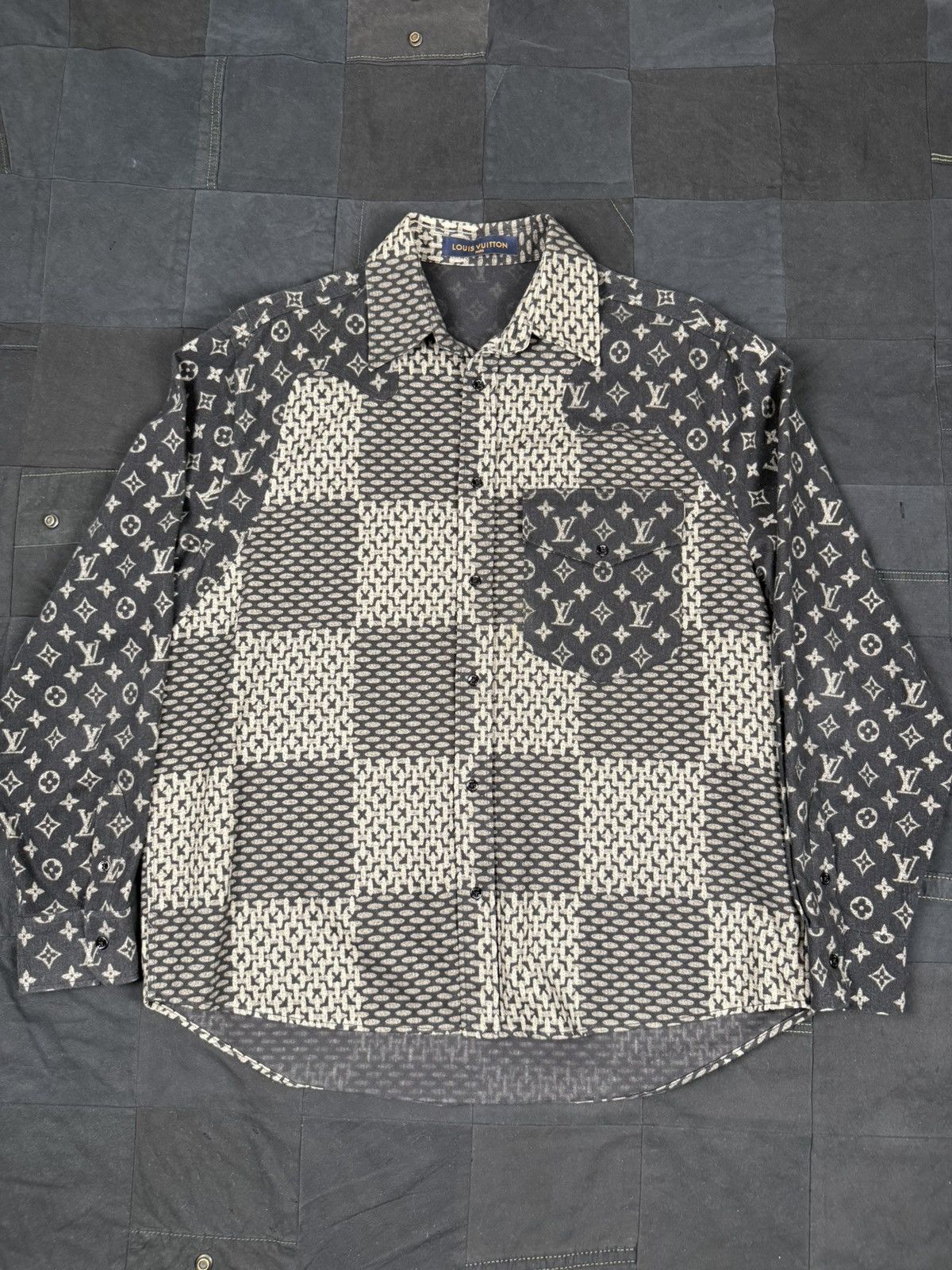 Louis Vuitton × Nigo Giant Damier Waves Button Up Size US L / EU 52-54 / 3 - 1 Thumbnail
