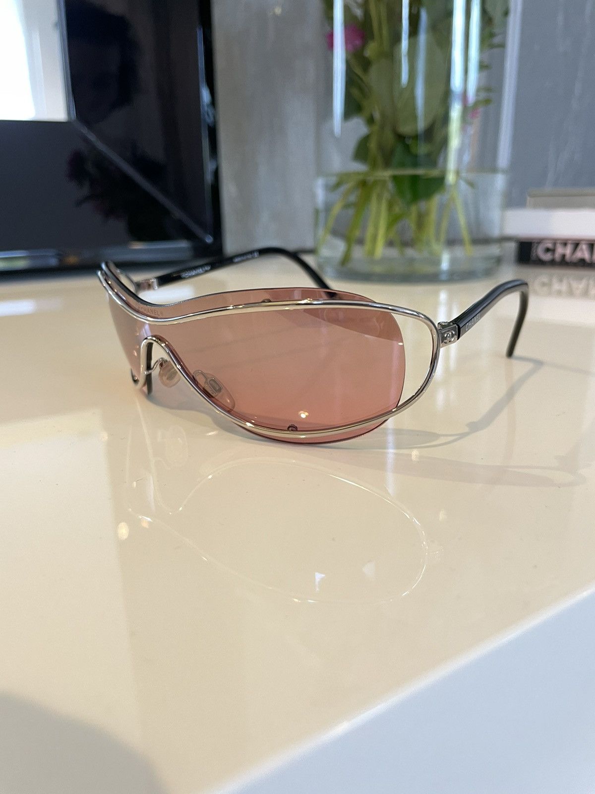 Chanel × Vintage 🔥ULTRA RARE🔥 Chanel Pink Vintage Sunglasses Size ONE SIZE - 2 Thumbnail