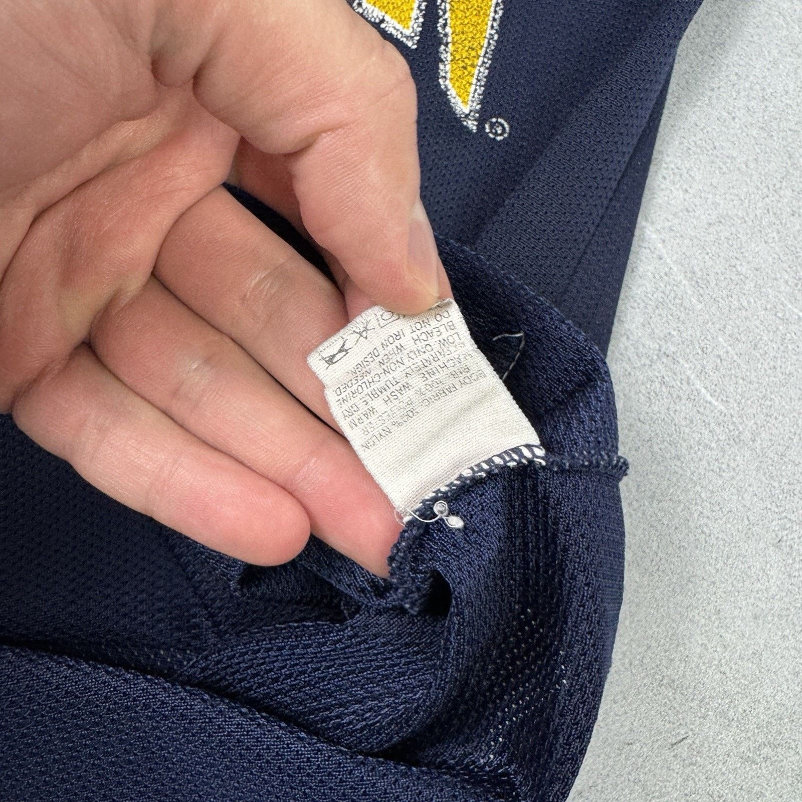 Champion Chris Webber University of Michigan Champion Basketball Size US S / EU 44-46 / 1 - 13 Thumbnail