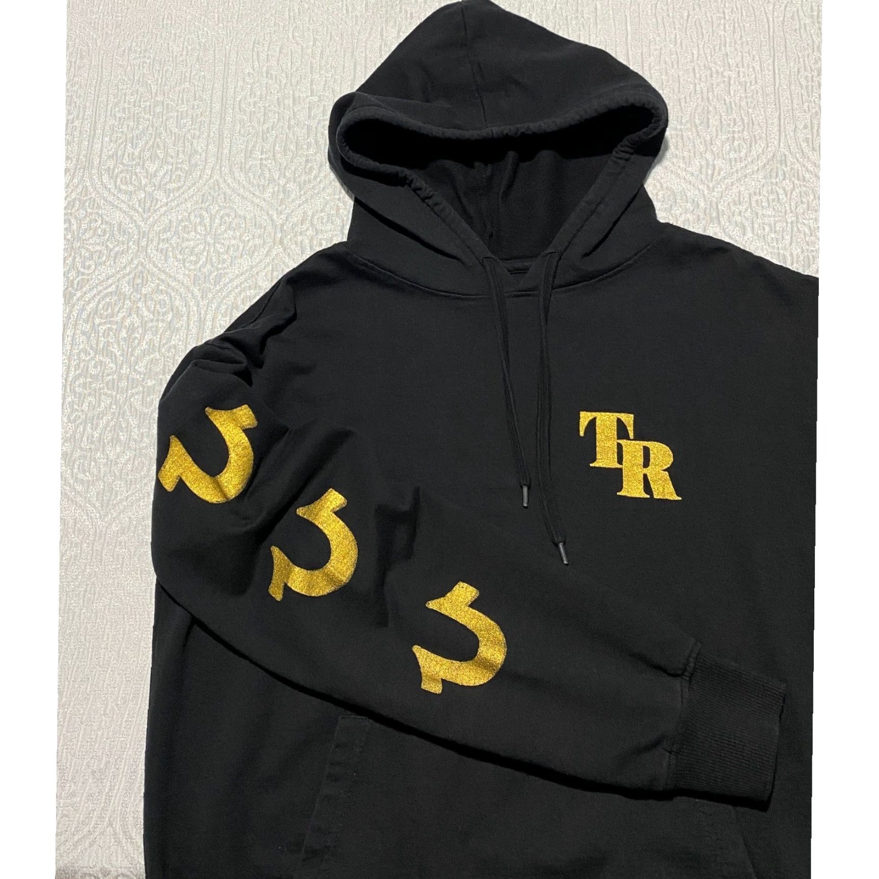 True Religion TRUE RELIGION Black Gold Logo Hoodie Sweatshirt Pullover Mens Large Black Gold Logo Graphic Print Hooded Pockets Crew Neck Long Sleeve Fall Winter Size US L / EU 52-54 / 3 - 2 Thumbnail