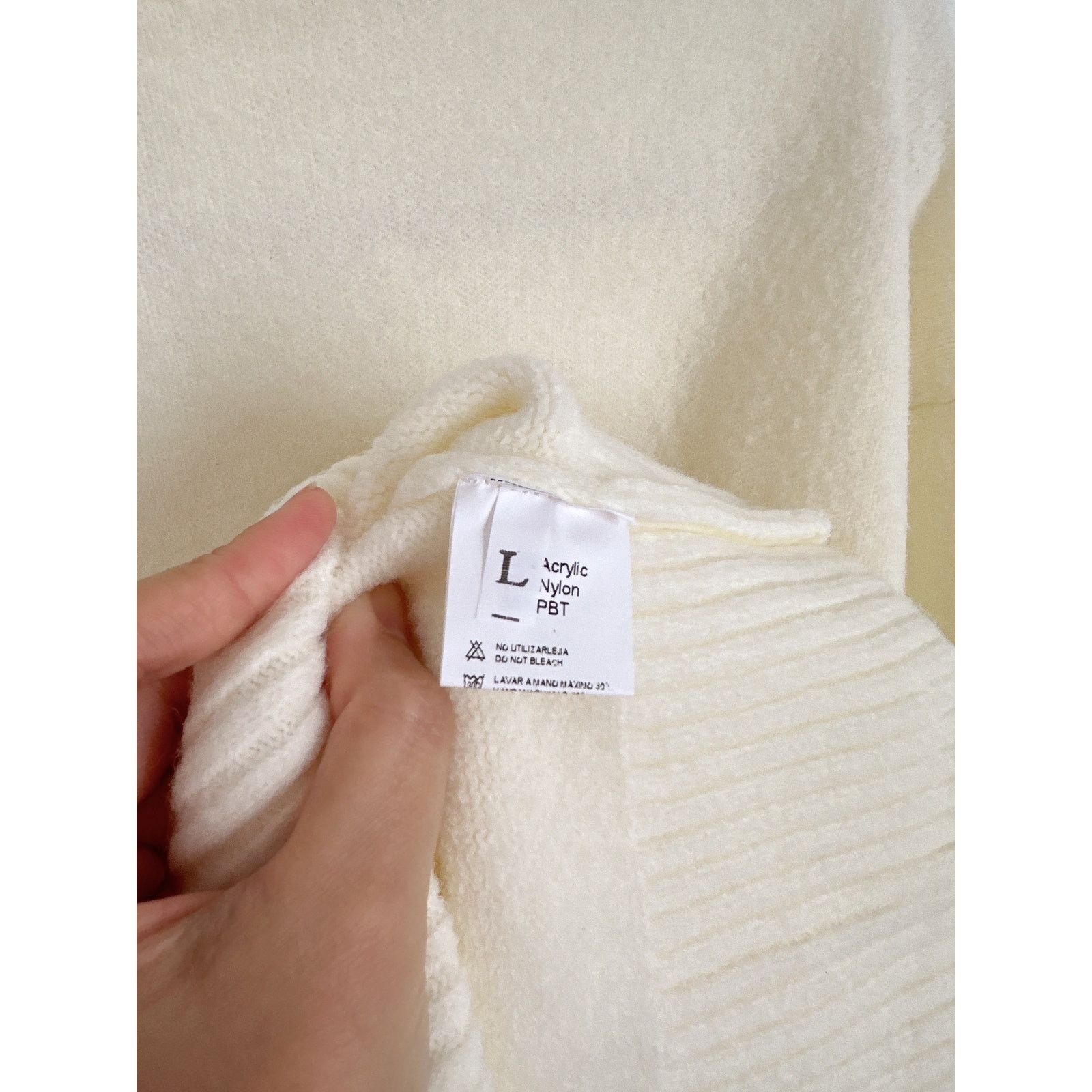 Other HEAVYWEIGHT Ivory Slouchy Turtleneck Sweater PBT Stretch L Size L / US 10 / IT 46 - 3 Thumbnail