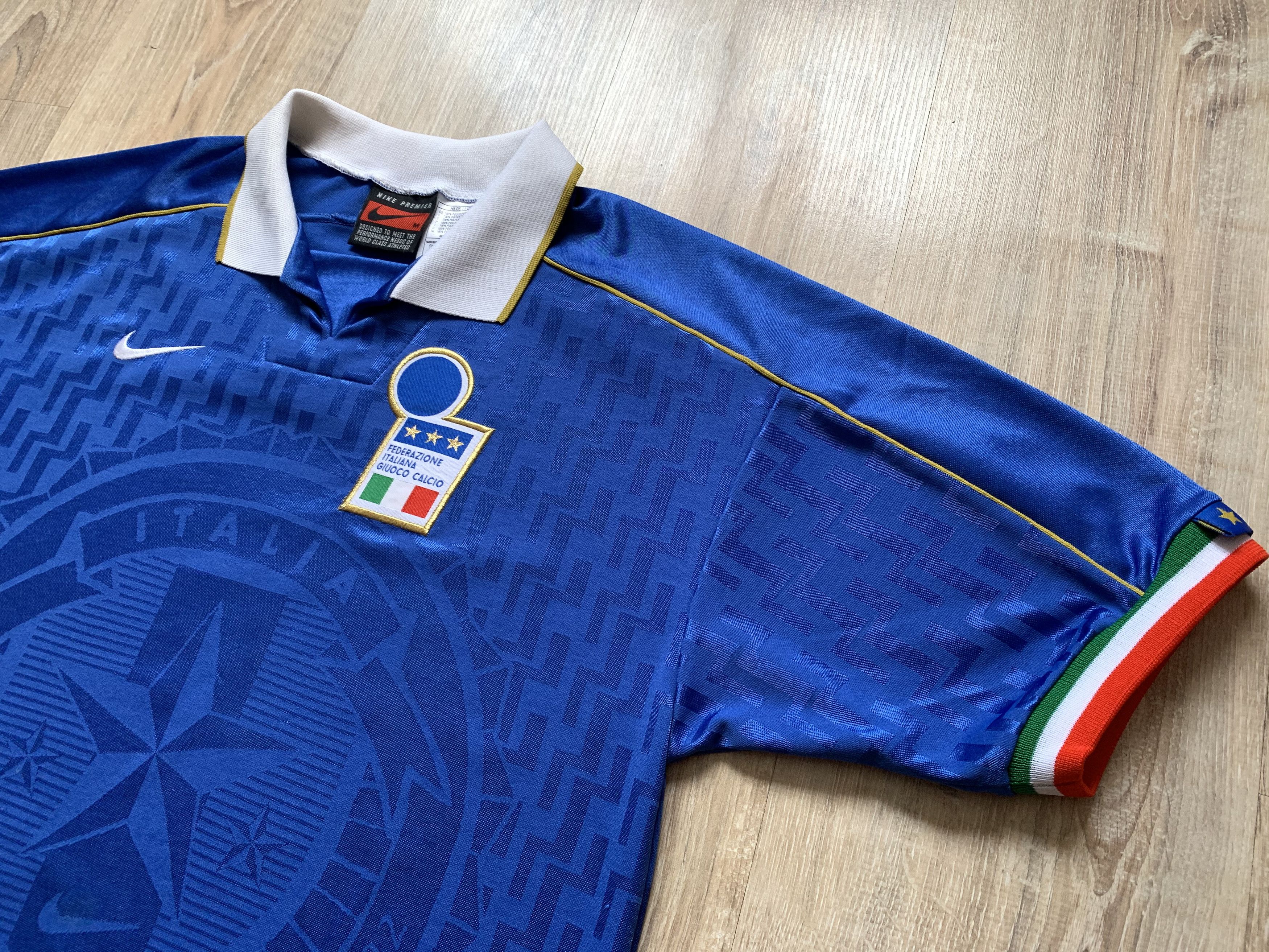 Nike × Vintage Vintage Nike Italy Home Football Shirt 1994-1996 Size US M / EU 48-50 / 2 - 3 Thumbnail