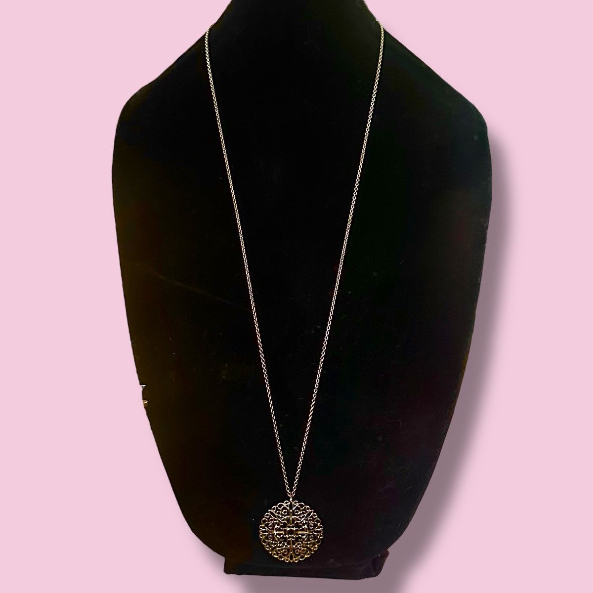 Other Long gold tone filigree medallion pendant necklace Size ONE SIZE - 2 Thumbnail