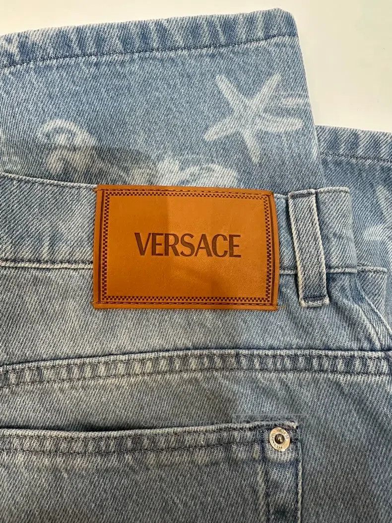 Versace Versace Washed star print button-down denim shorts Size US 35 - 3 Thumbnail