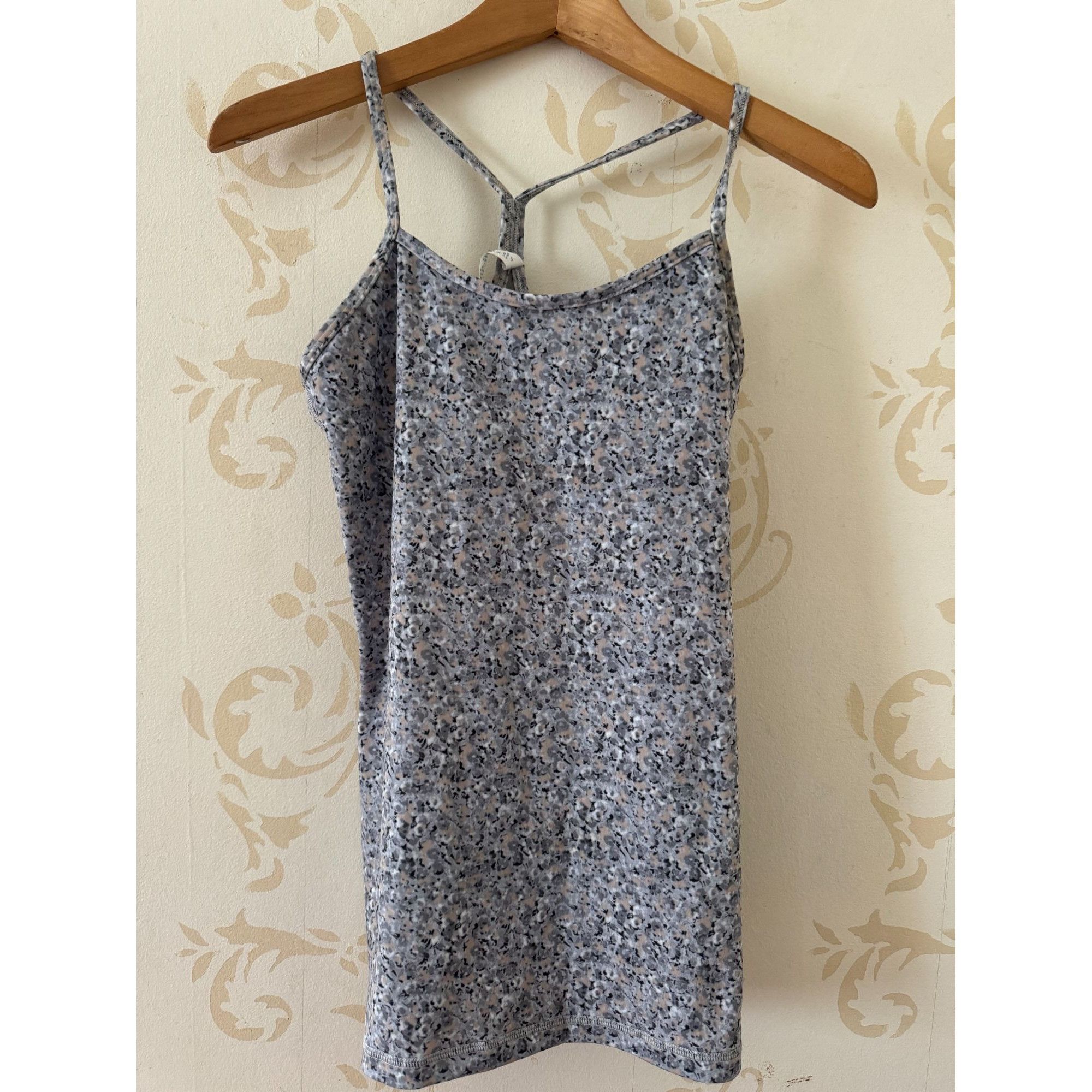 Lululemon Lululemon Stripe Grey Built-in Bra Power Y Tank Top - Ladies Size M / US 6-8 / IT 42-44 - 1 Thumbnail