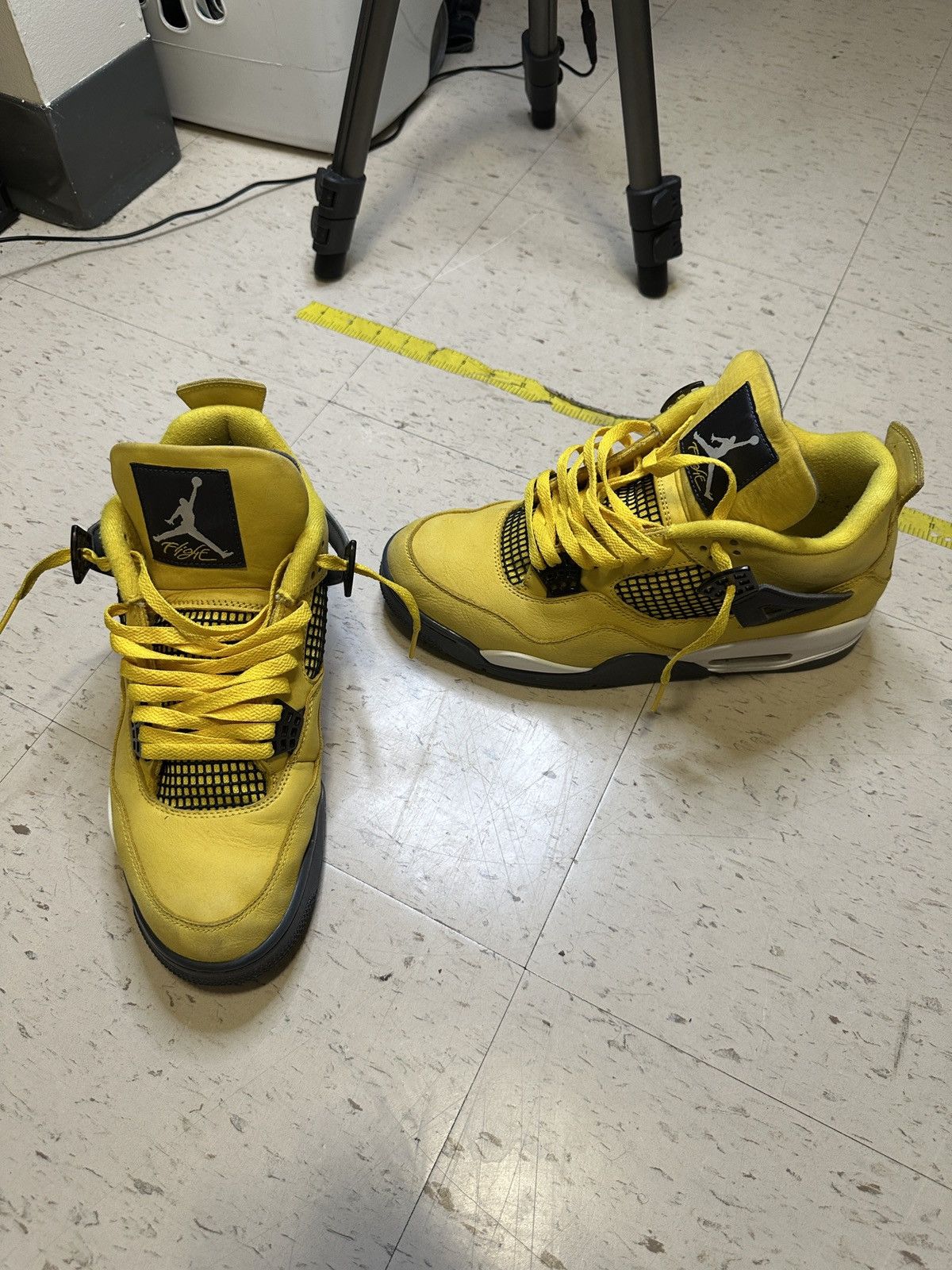 Jordan Brand × Nike Air Jordan 4 Lightning Size US 10.5 / EU 43-44 - 3 Thumbnail