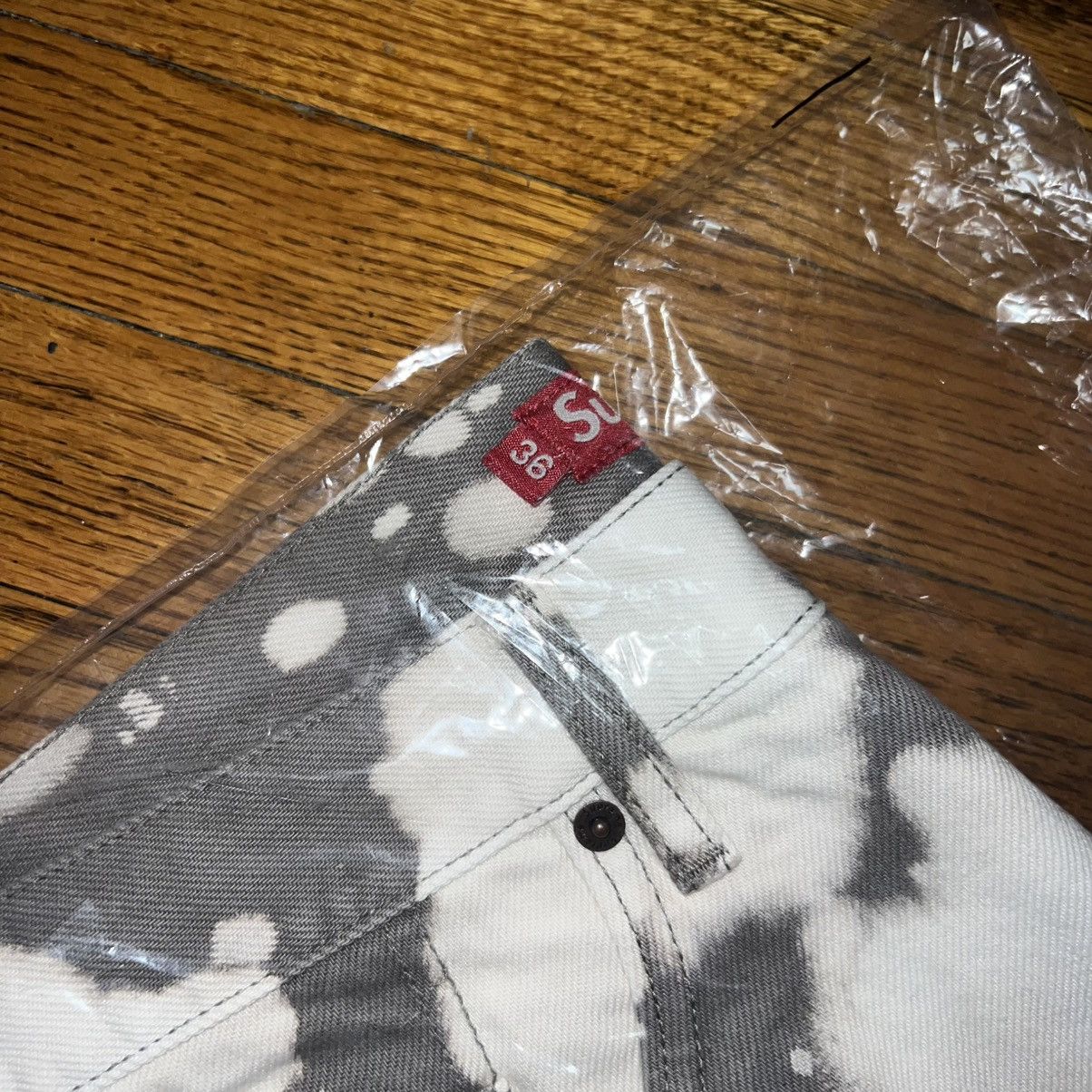 Supreme Baggy Denim Shorts SS25 Bleached Size: 36 - www.disolcolor.com