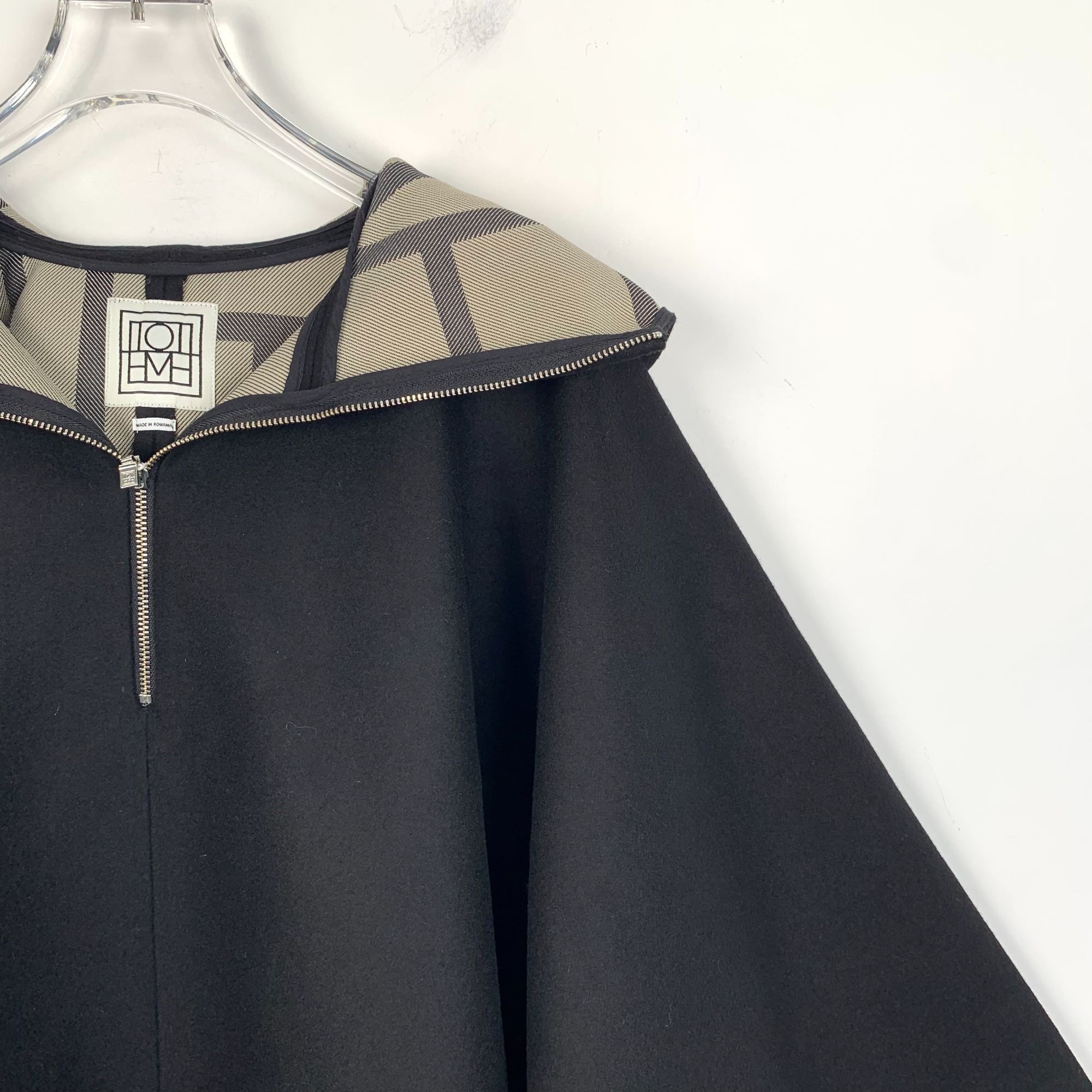 Toteme Toteme Monogram Poncho Cape Black Beige Hooded Size ONE SIZE - 3 Thumbnail