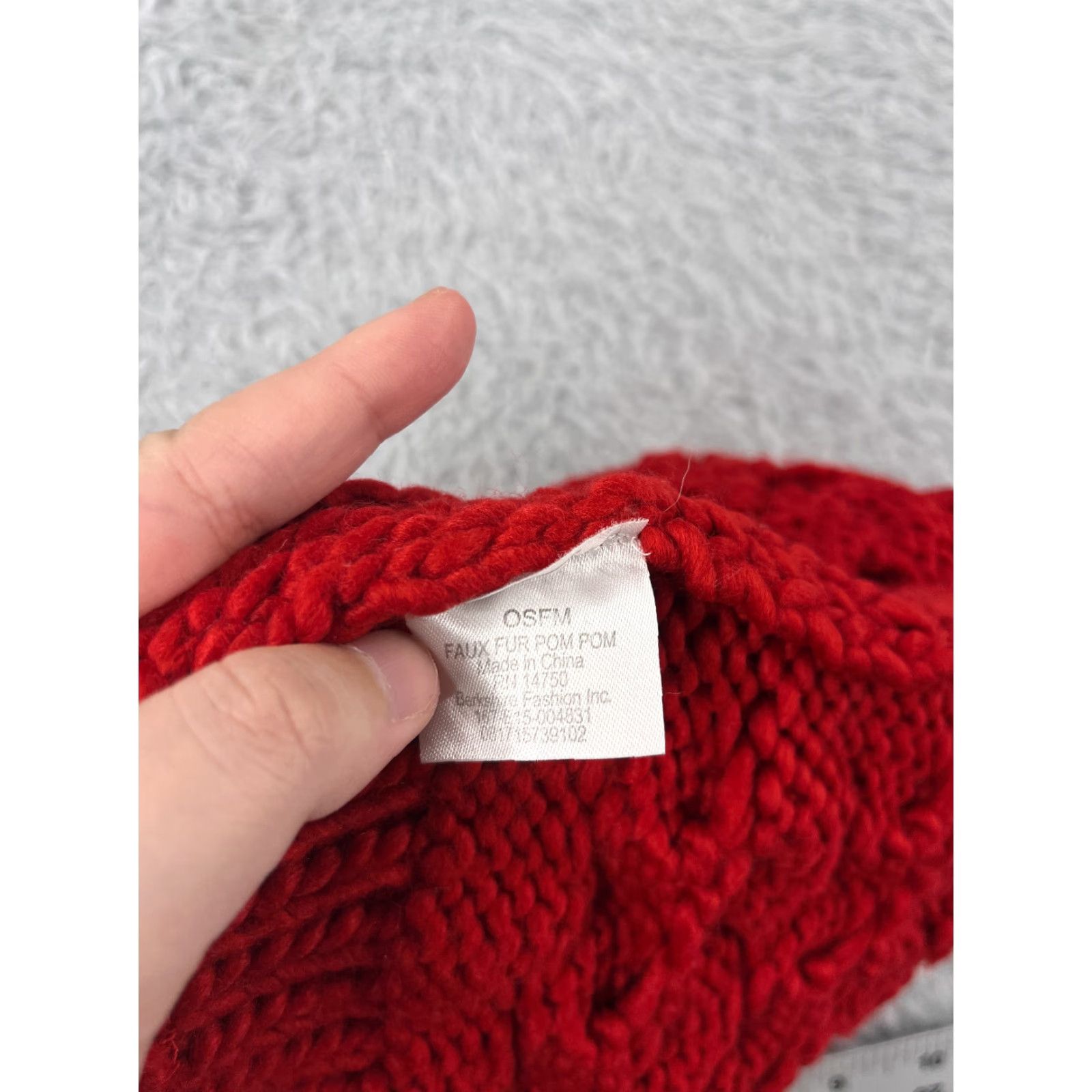 Vintage Berkshire Fashions Beanie One Size Red Knit Acrylic Blend Faux Fur Pom Toque Weave Outdoor Ski Womens Size ONE SIZE - 7 Thumbnail