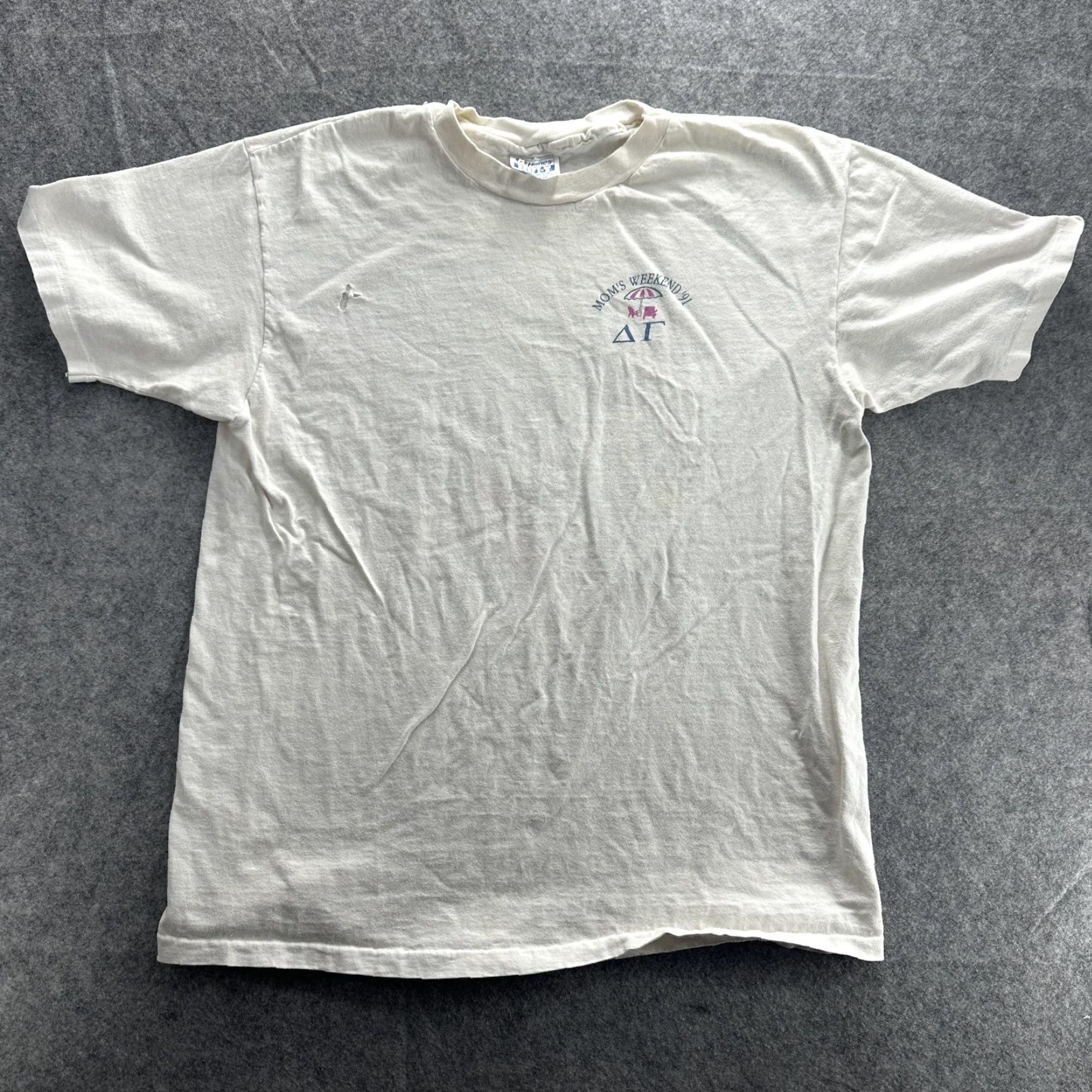 Hanes VINTAGE Delta Gamma Shirt Mens XL Mom's Weekend 1991 Greek Fraternity 90s T-Shirt White Mens XL Size US XL / EU 56 / 4 - 2 Thumbnail