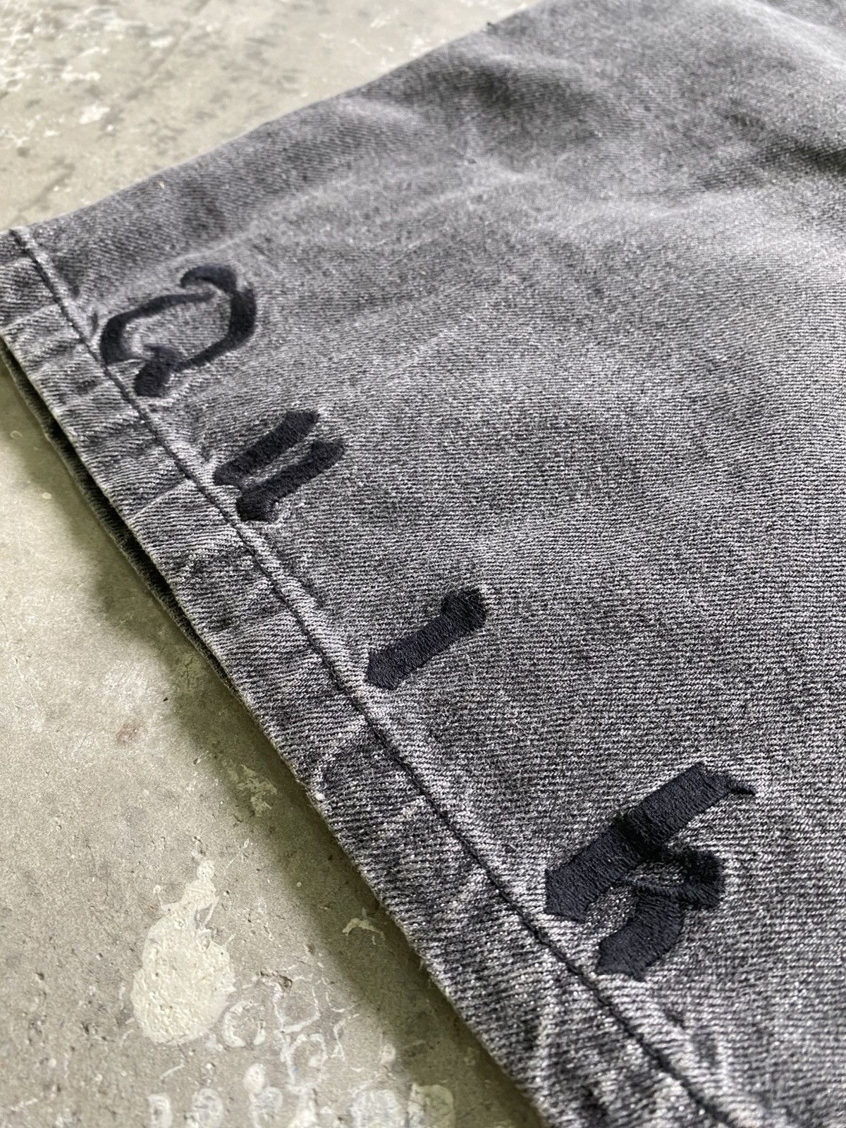 Quiksilver × Vintage Vintage Quiksilver Emberoidery Spellout Denim Short Pants Size US 33 - 4 Thumbnail