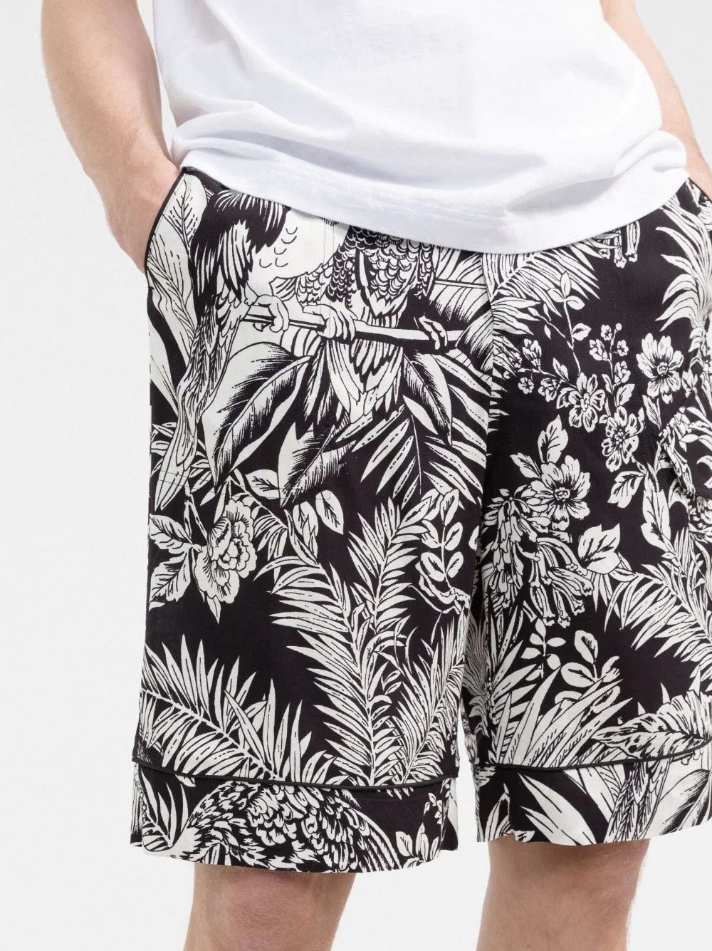 Palm Angels o1y0325 Logo Short in White/Black Size US 34 / EU 50 - 2 Thumbnail
