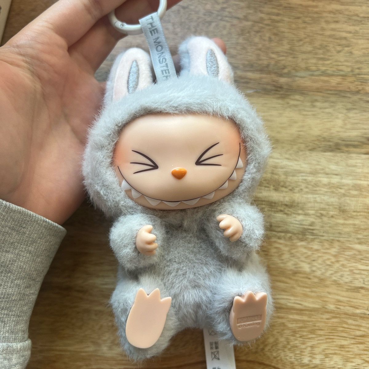 Labucq Labubu keychain hehe have a seat Size ONE SIZE - 1 Thumbnail