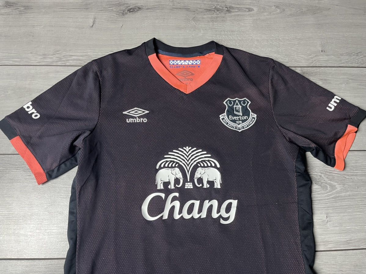 Umbro Rare Everton 2016-2017 away football shirt jersey maglia Size US S / EU 44-46 / 1 - 3 Thumbnail