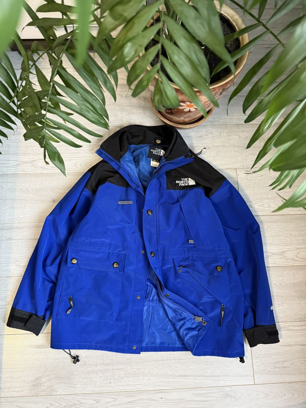 The North Face Vintage The North Face Vintage outdoor Jacket gore tex Size US M / EU 48-50 / 2 - 1 Thumbnail