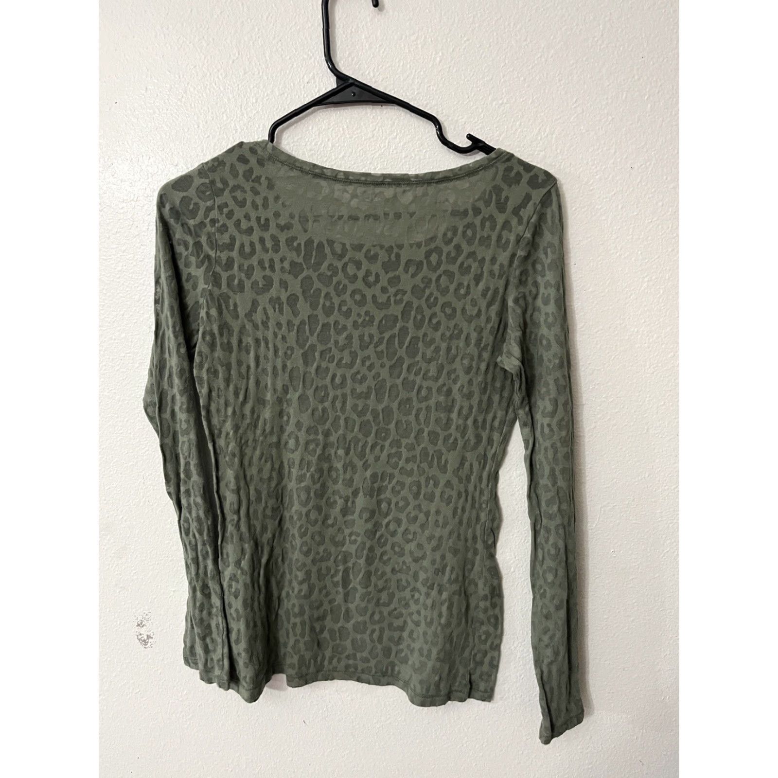 Express Express Women’s Green Animal Print Long Sleeve T-Shirt Sz S - Semi Sheer, Leopard Theme, Basic Style Size S / US 4 / IT 40 - 3 Thumbnail