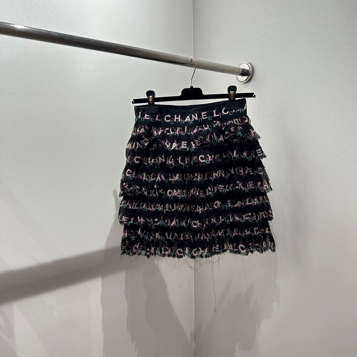 Chanel Chanel apr103 Silk Skirt All Over Logo 36 Size 26" / US 2 / IT 38 - 2 Thumbnail