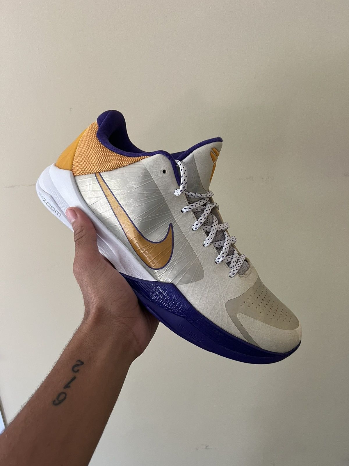 Nike Nike Kobe V Lakers Size US 13 / EU 46 - 2 Thumbnail