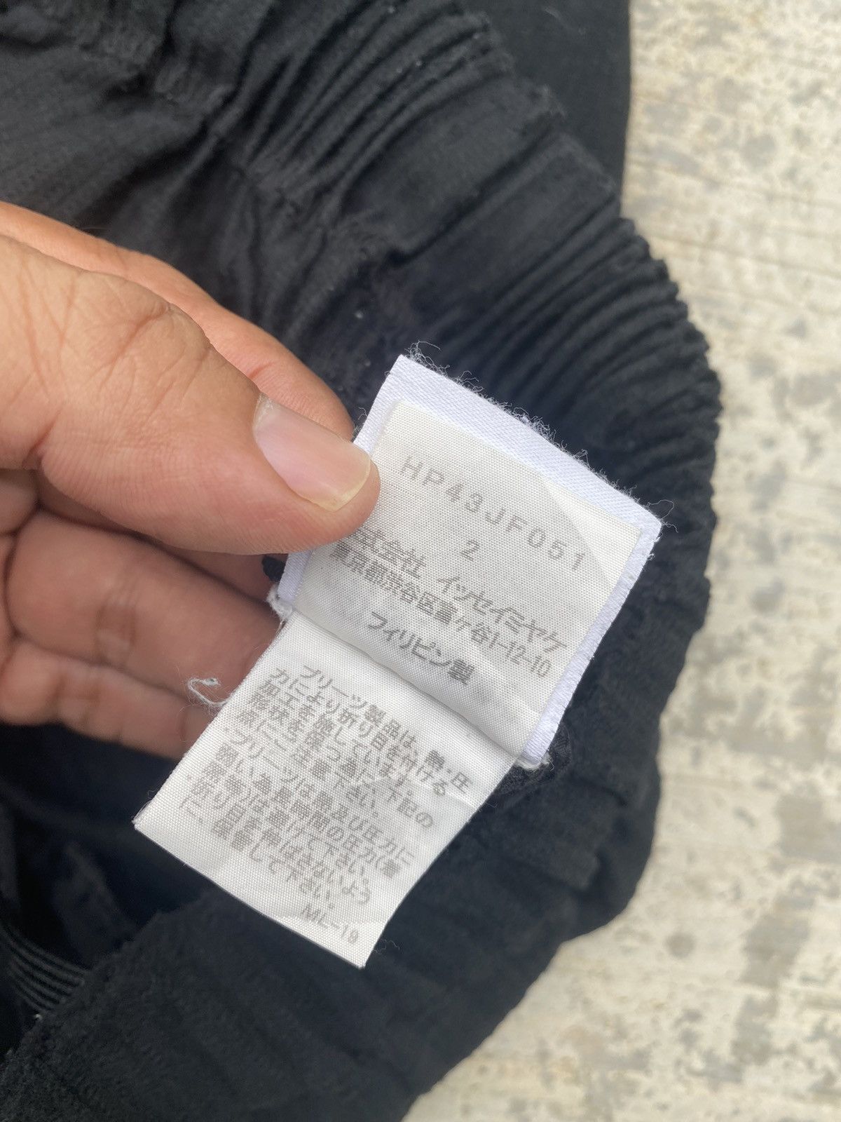 Homme Plisse Issey Miyake Distressed Homme Plisse Issey Miyake Pants Size US 30 / EU 46 - 8 Thumbnail
