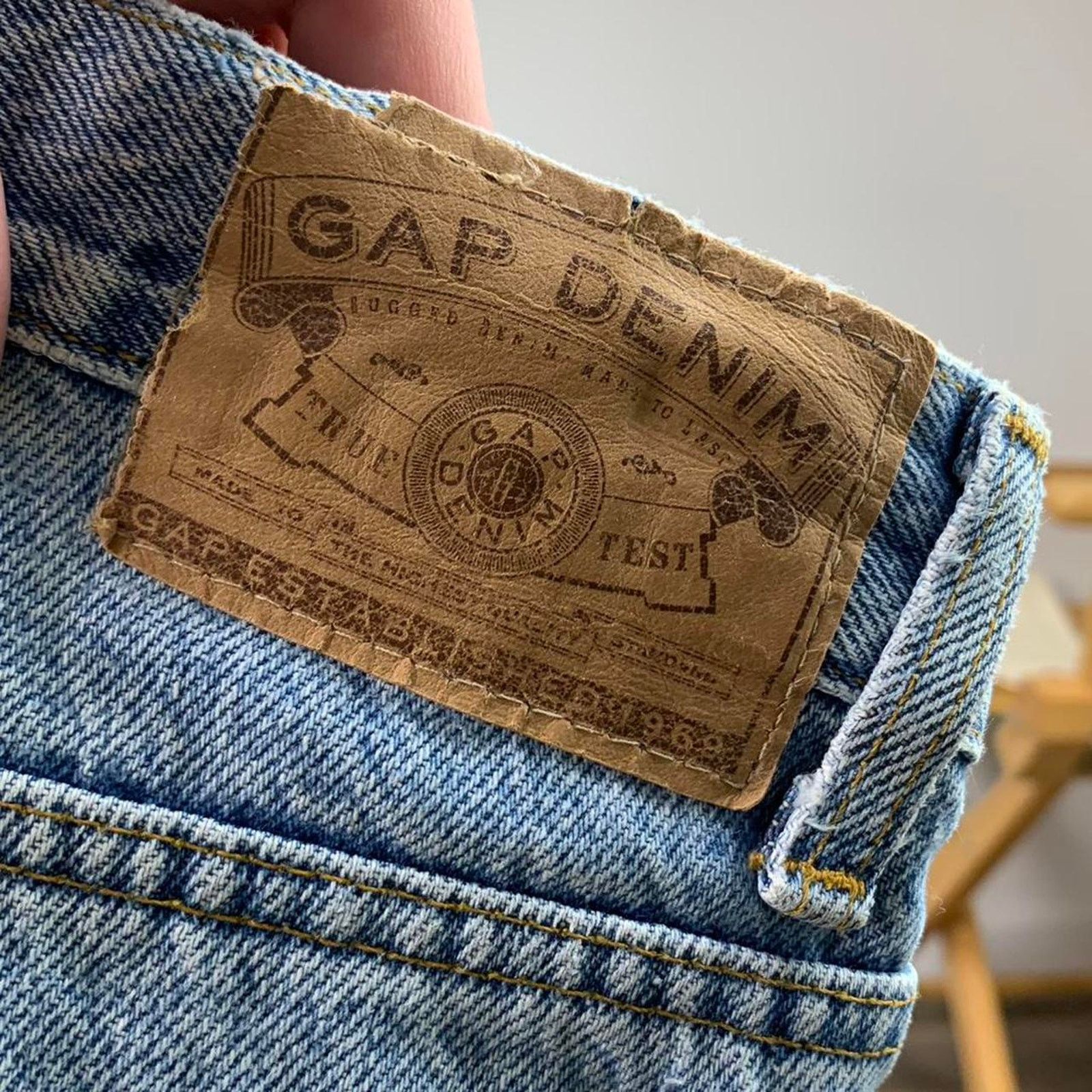 Gap × Vintage Vintage 90s GAP Women’s Light Wash Blue Jeans Size 28" / US 6 / IT 42 - 5 Thumbnail
