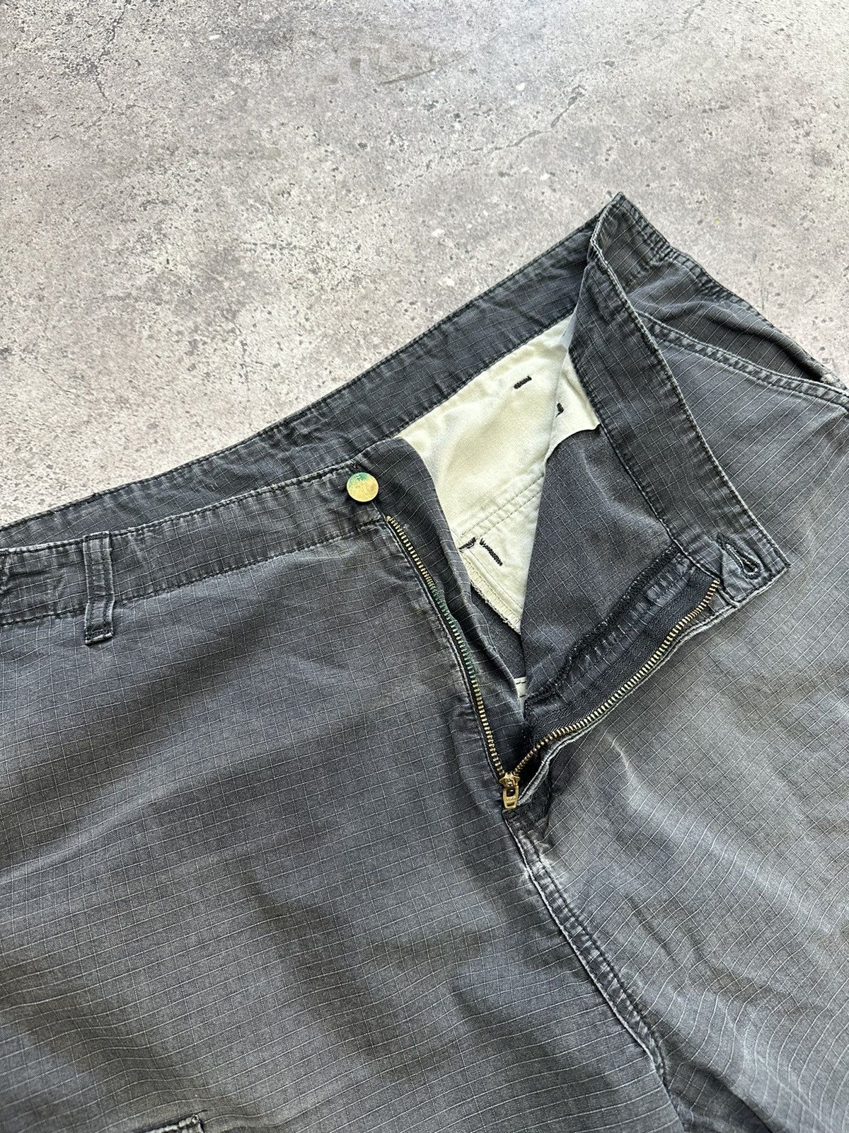 Carhartt × Carhartt Wip × Vintage Vintage Carhartt Cargo Shorts Gray Distressed Y2K Faded Size US 36 / EU 52 - 7 Thumbnail