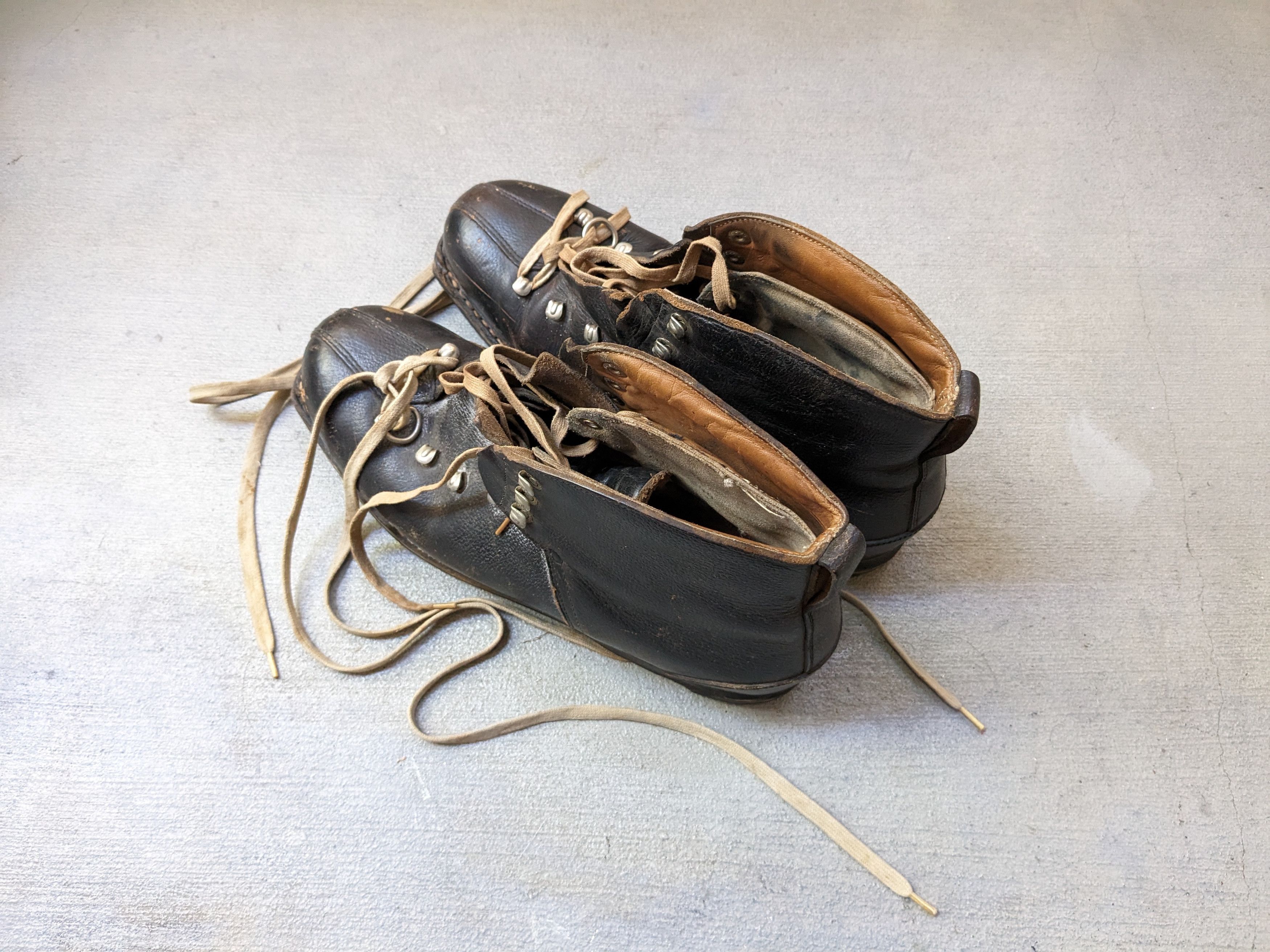 Genuine Leather Vintage Ski Boots Black Leather 10 Hiking Switzerland Size US 10 / EU 43 - 11 Thumbnail