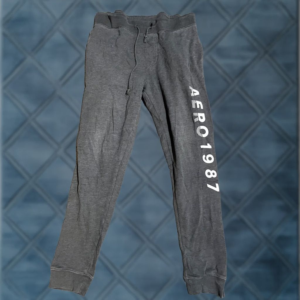 Vintage Aéropostale Sweatpants Women Gray Elastic Waist Size Medium Regular Fit Pockets Drawstring Casual Tapered 29 in Inseam Modern Theme Mens Girls Size 32" / US 10 / IT 46 - 1 Thumbnail