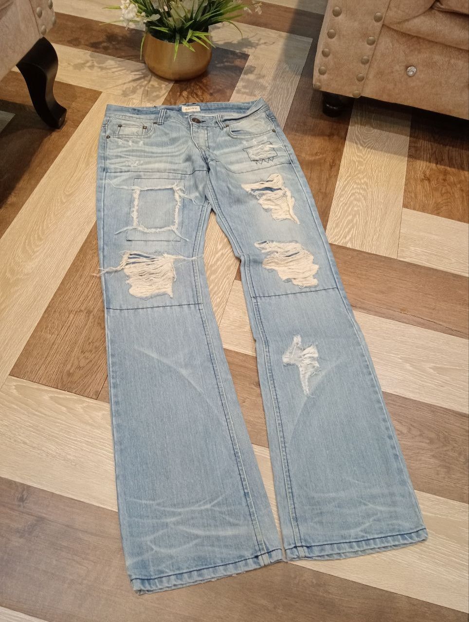Japanese Brand DAISY LIGHT BLUE DISTRESSED FLARED DENIM PANTS Size US 31 - 3 Thumbnail