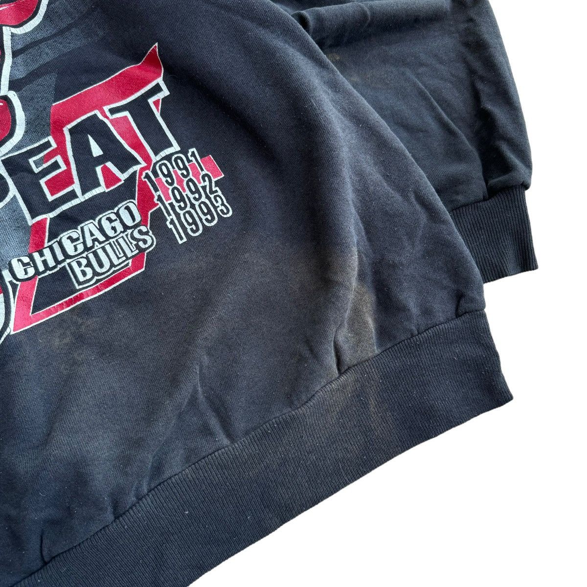 NBA × Vintage 1993 INSANE CHICAGO BULLS THREE PEAT GRAPHIC HOODIE VINTAGE Size US M / EU 48-50 / 2 - 4 Thumbnail