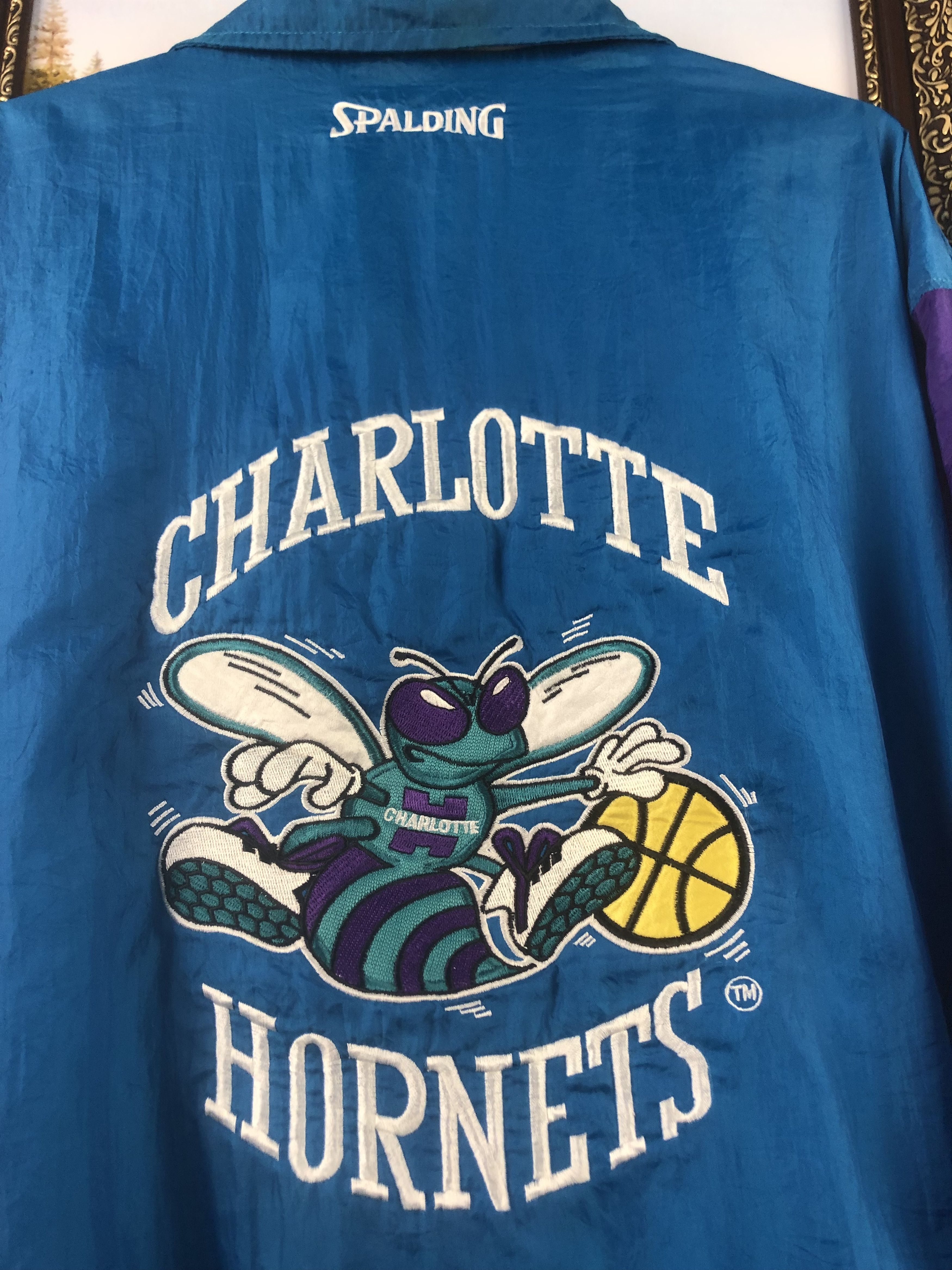 NBA Vintage 90's Charlotte Hornets NBA Spalding Jacket Blue Rare Size US XL / EU 56 / 4 - 3 Thumbnail