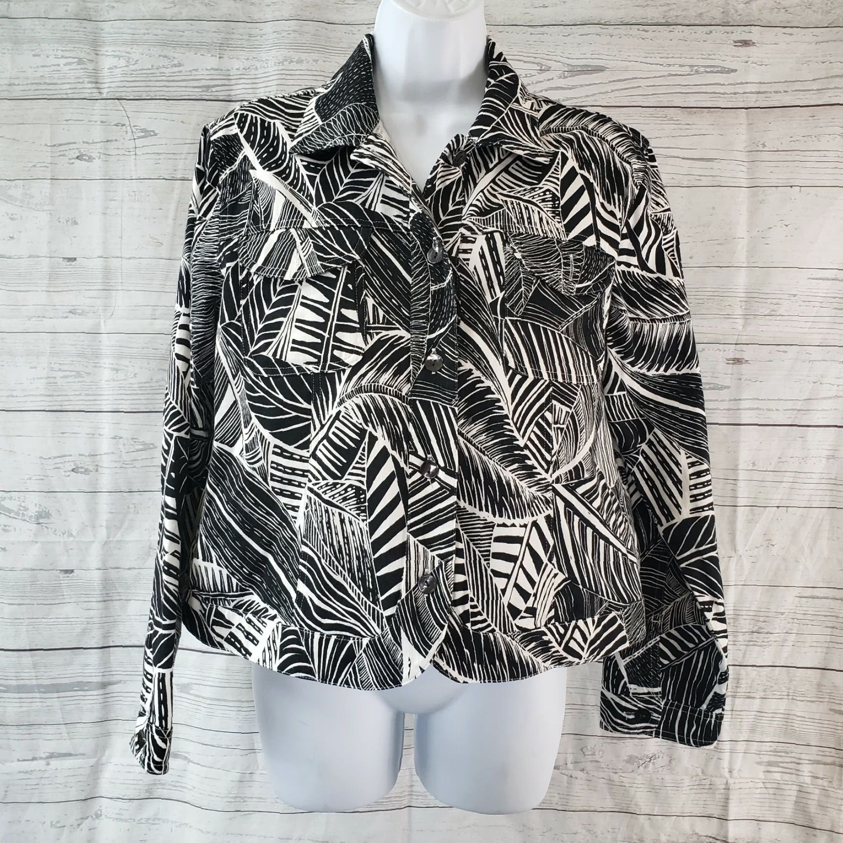 Vintage Chicos Womens Button Front Jacket Sz Medium Black White Leaf Print Cotton Size M / US 6-8 / IT 42-44 - 2 Thumbnail