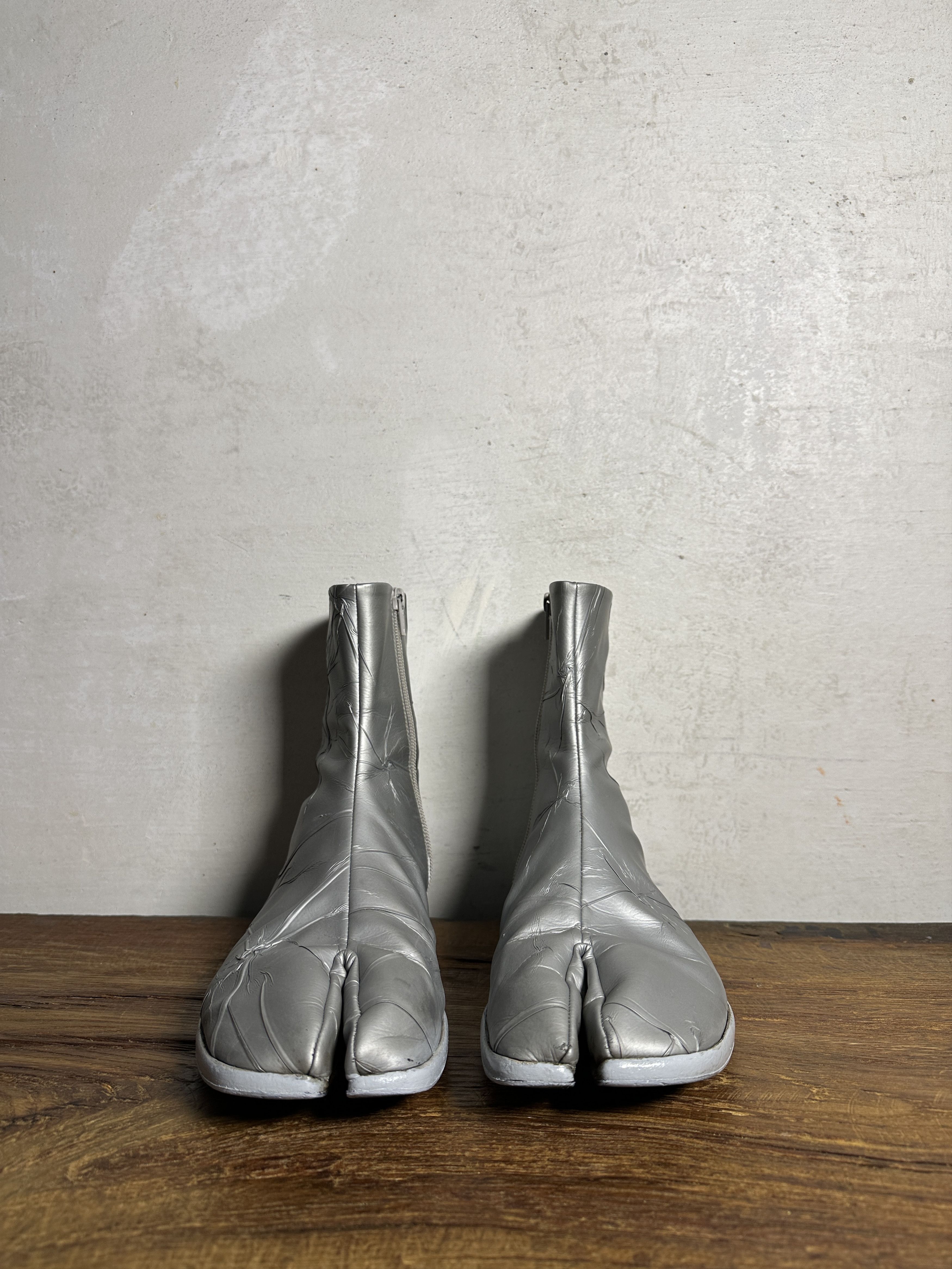 Maison Margiela Maison Margiela’s FW19 Silver Metallic Tabi Boots Size US 10 / EU 43 - 8 Thumbnail