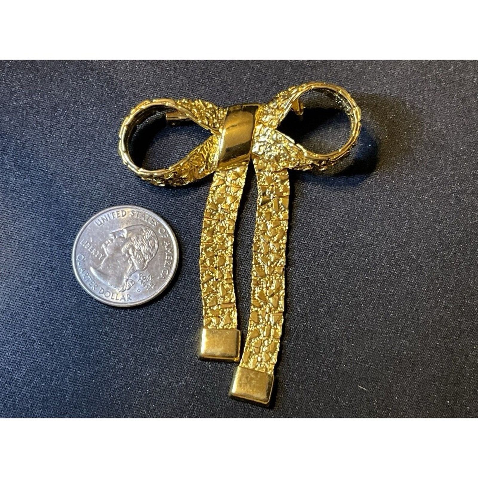 Other Textured Gold Tone Nugget Bow And Ribbon Brooch Size ONE SIZE - 3 Thumbnail