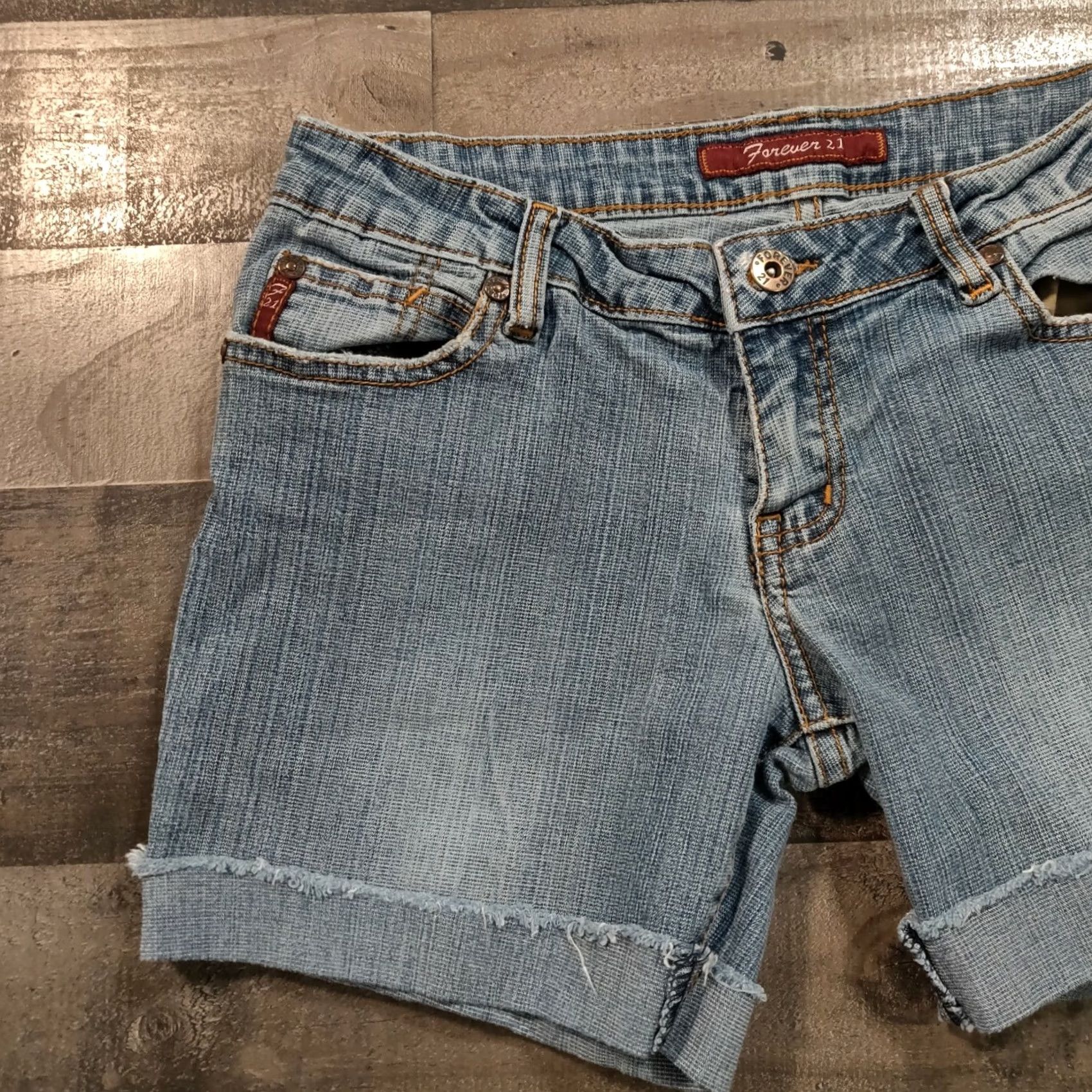 Forever 21 Forever 21 Shorts Denim Blue Boyfriend Low Rise Zip Cuffed 7 Women Size 7 Casual Summer Womens Size 26" / US 2 / IT 38 - 5 Thumbnail