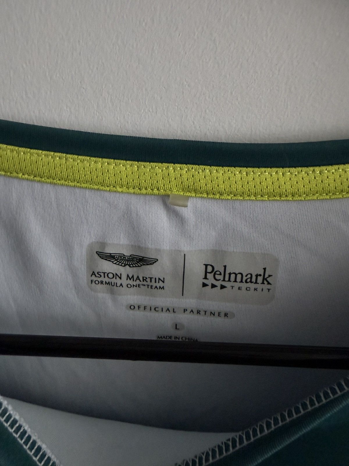 Formula 1 Aston Martin l/s Size US L / EU 52-54 / 3 - 3 Thumbnail