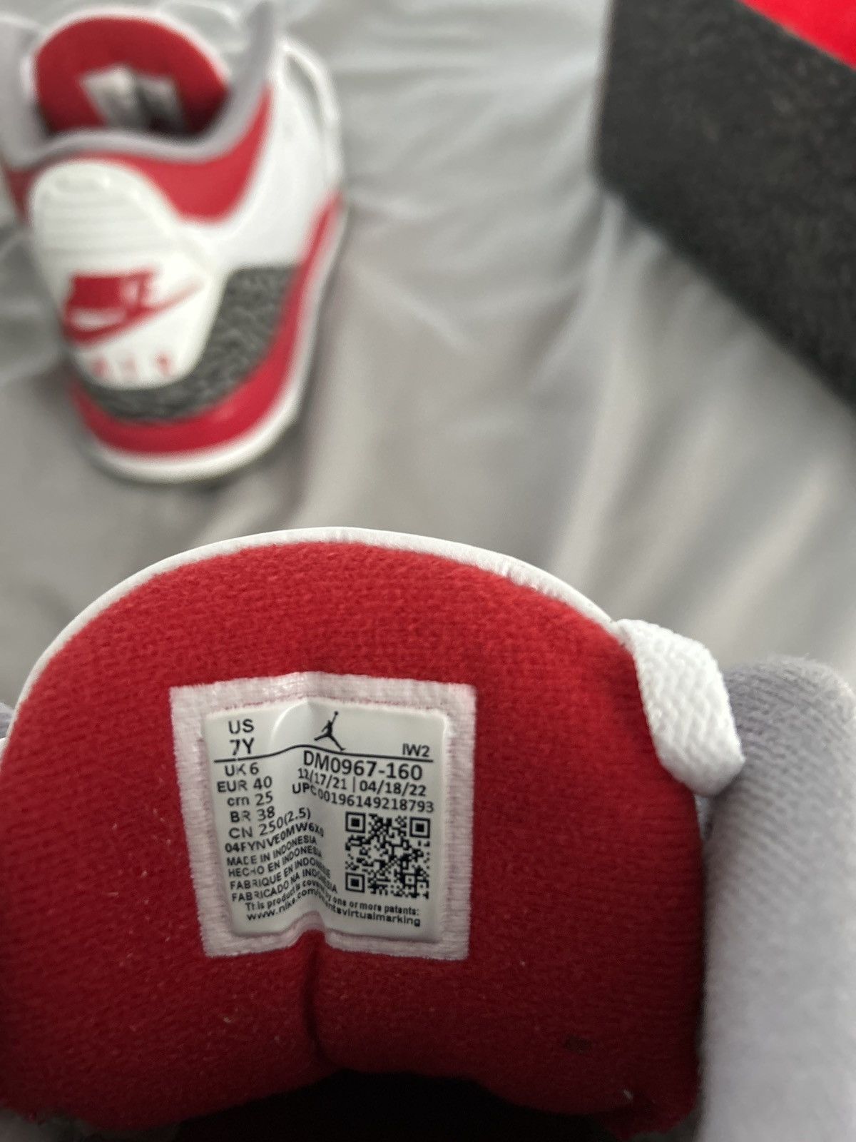 Jordan Brand Air Jordan 3 Retro “Fire Red” Size US 7 / EU 40 - 6 Thumbnail