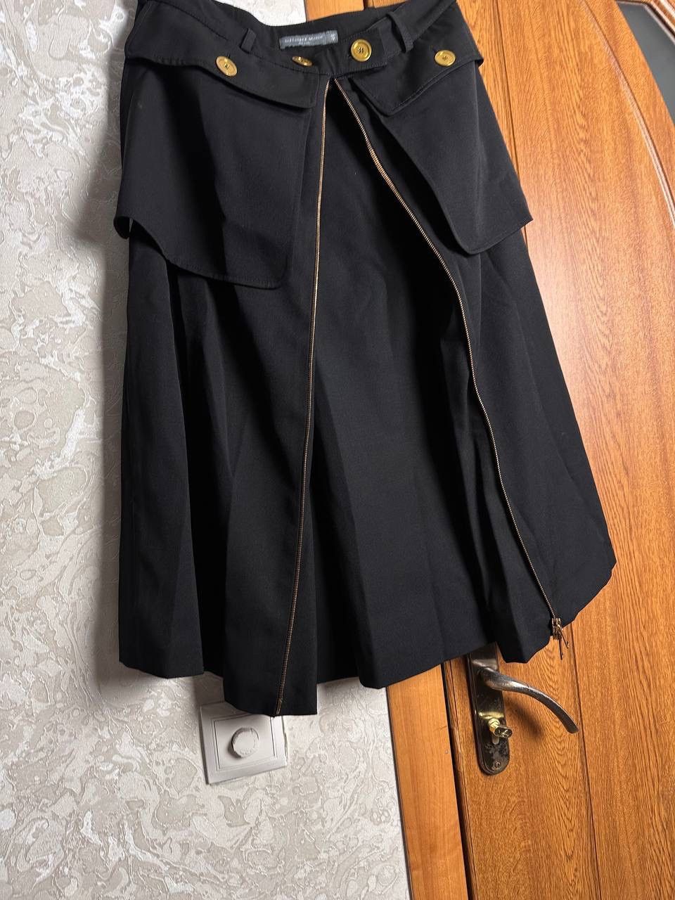 Alexander McQueen Alexander McQueen Skirt with Front Zip and Pocket Details Size 32" / US 10 / IT 46 - 12 Thumbnail