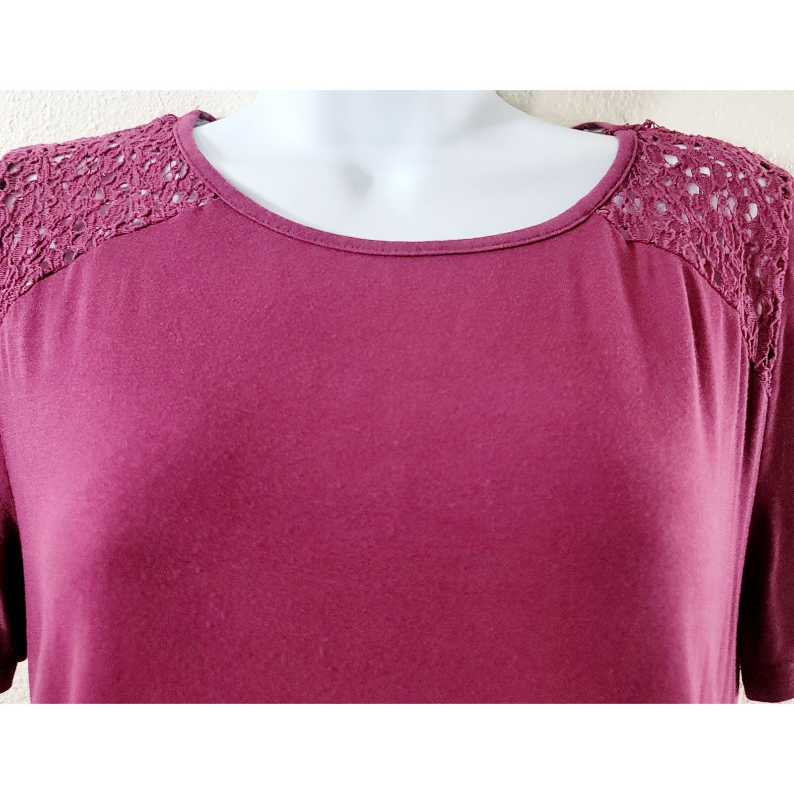 Other Rewind Burgundy Round Neck Lace Crochet Shoulders Top Medium Size M / US 6-8 / IT 42-44 - 2 Thumbnail