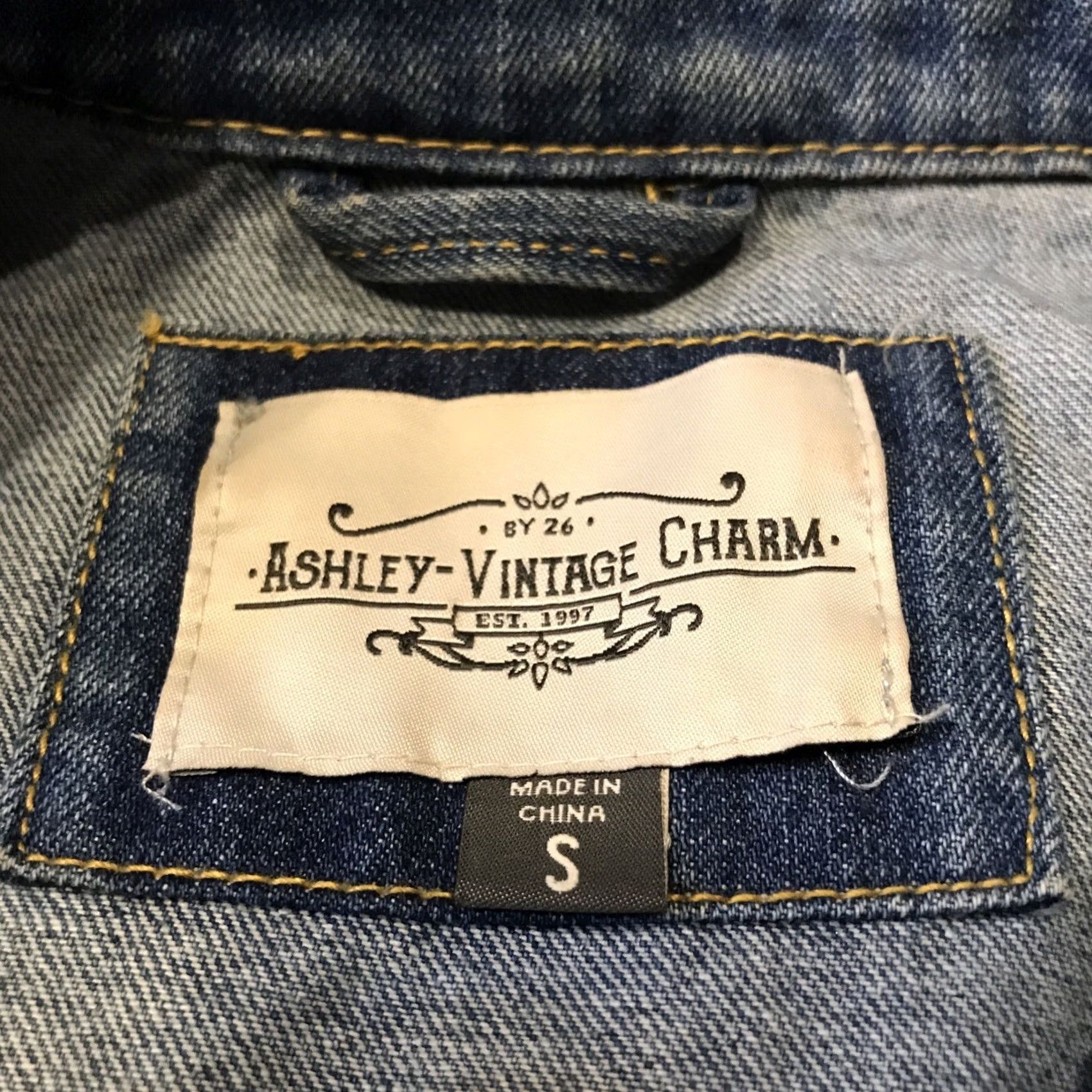 Vintage ASHLEY VINTAGE CHARM Denim Jacket Womens S Blue Button Long Sleeve Mid-Length Pockets Cotton Belted 38" 20" Chest Vintage No Size S / US 4 / IT 40 - 2 Thumbnail