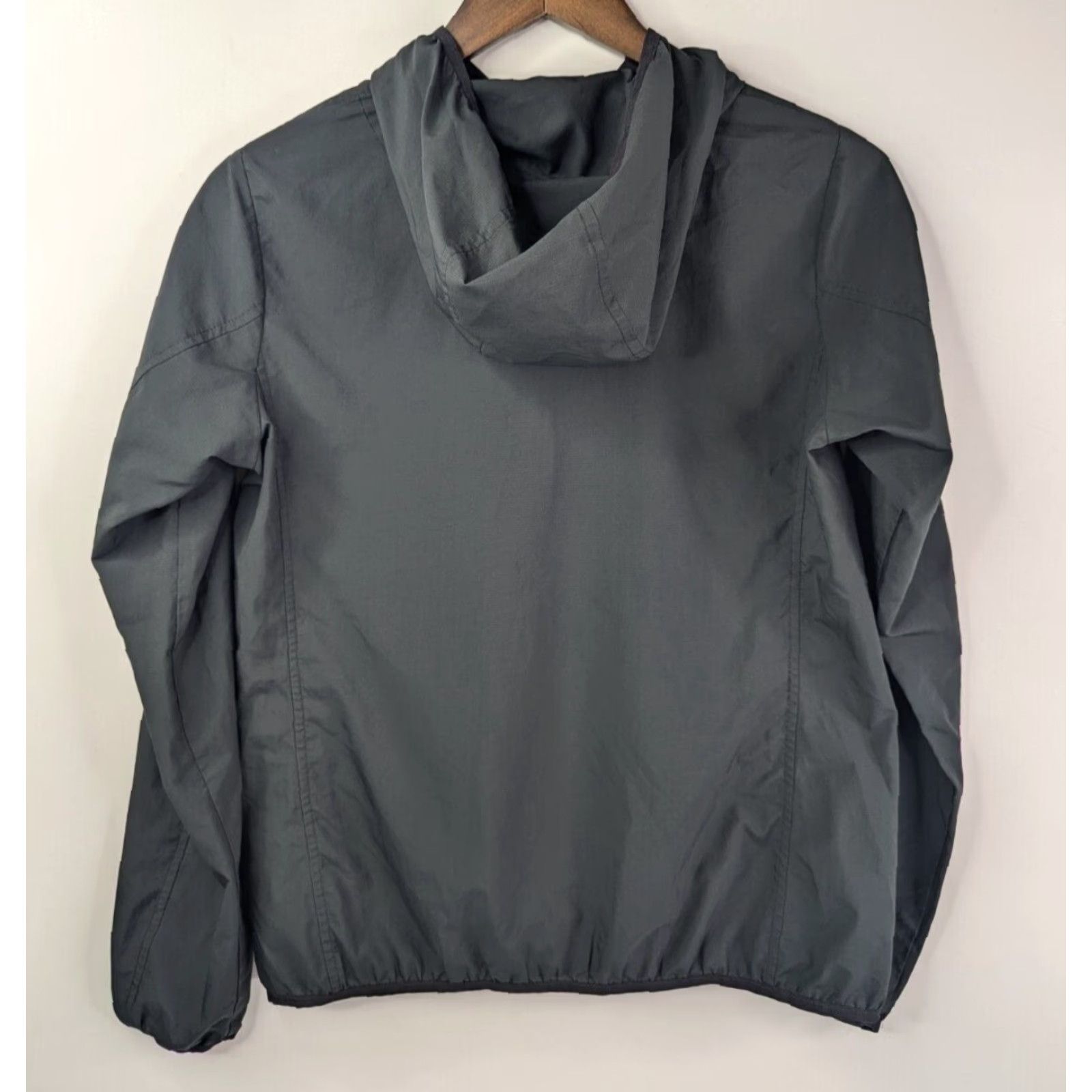 Uniqlo Uniqlo Hooded Parka Black Women's Size Small Zip Pocketable Water Repellant Outdoor Light Hooded Parka Size S / US 4 / IT 40 - 4 Thumbnail