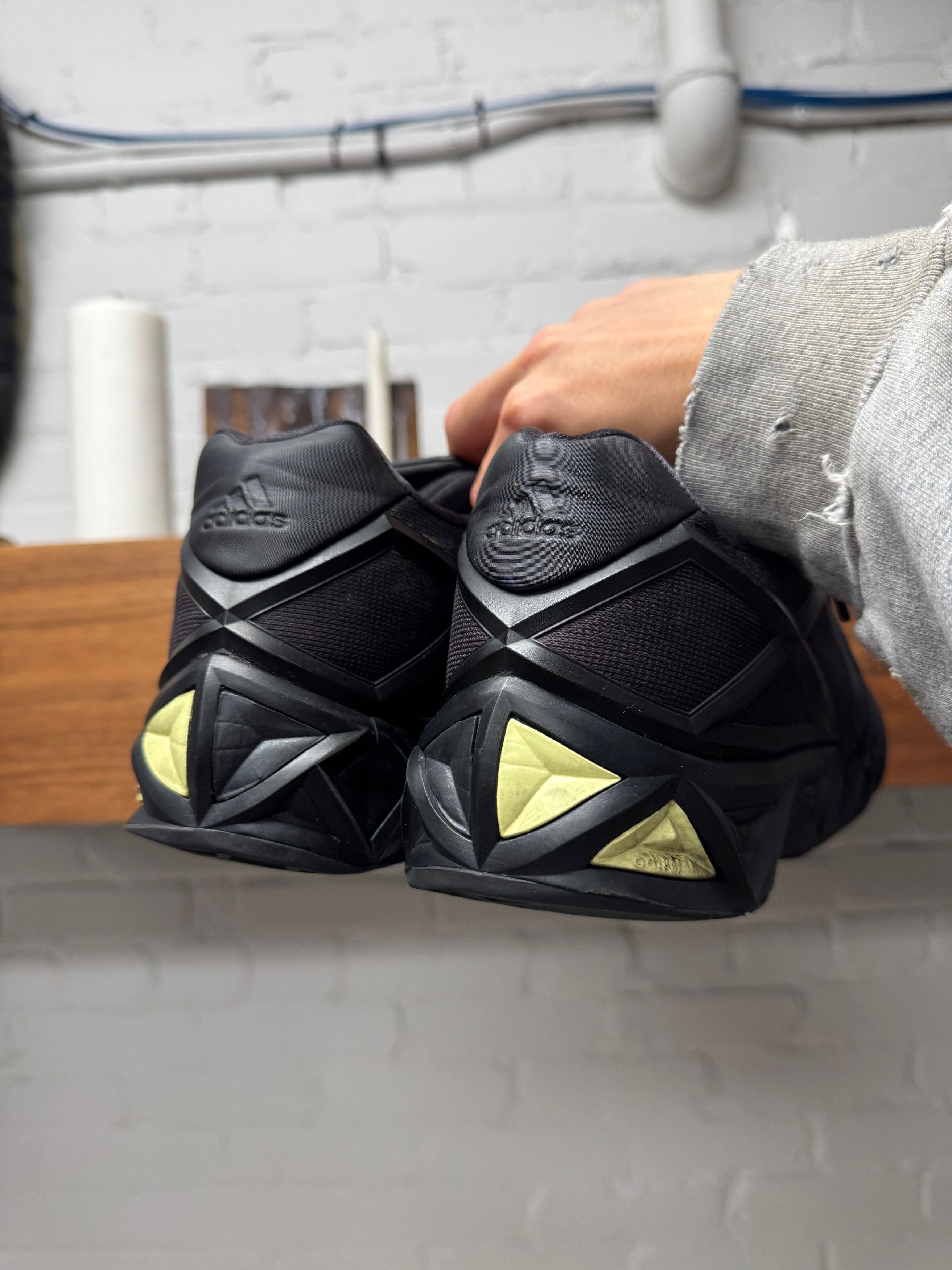 Yohji Yamamoto 2001 Yohji Yamamoto X Adidas ‘Tenet’ Low Top Sneakers Size US 10.5 / EU 43-44 - 4 Thumbnail