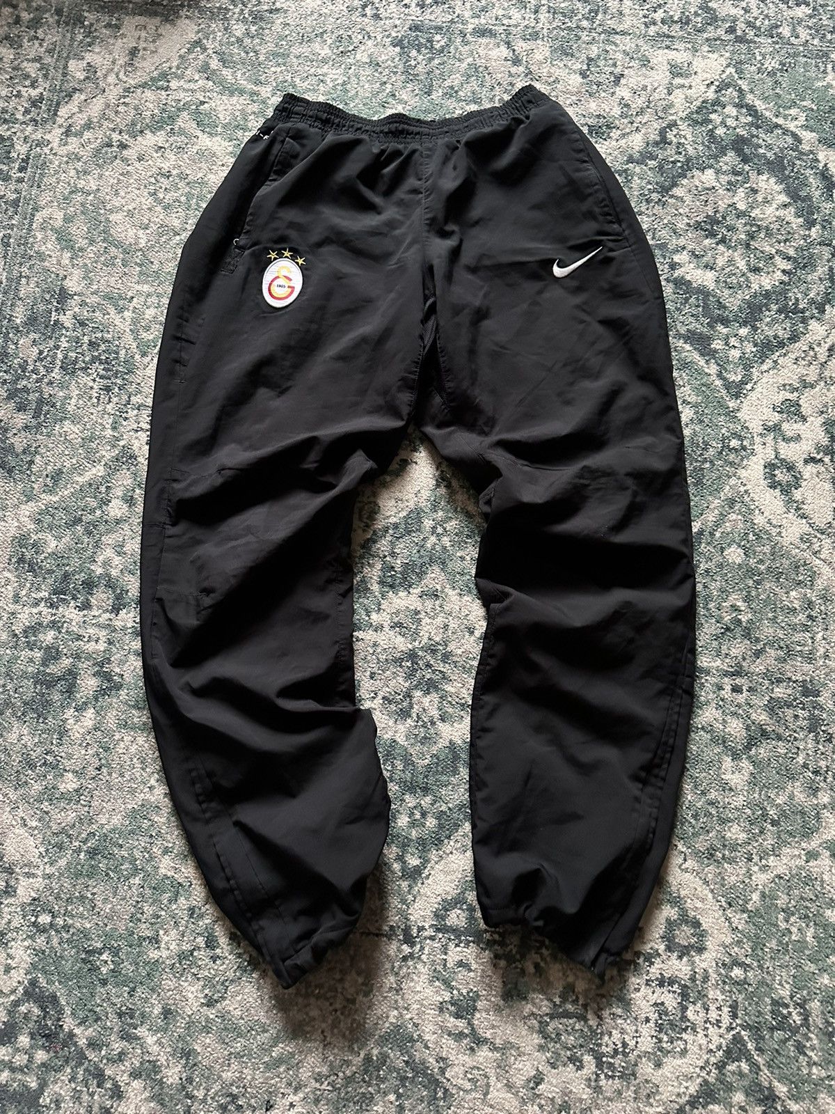 Nike Vintage Nike Galatasarai Skepta Style Nylon Track Pants S Size US 31 - 1 Thumbnail