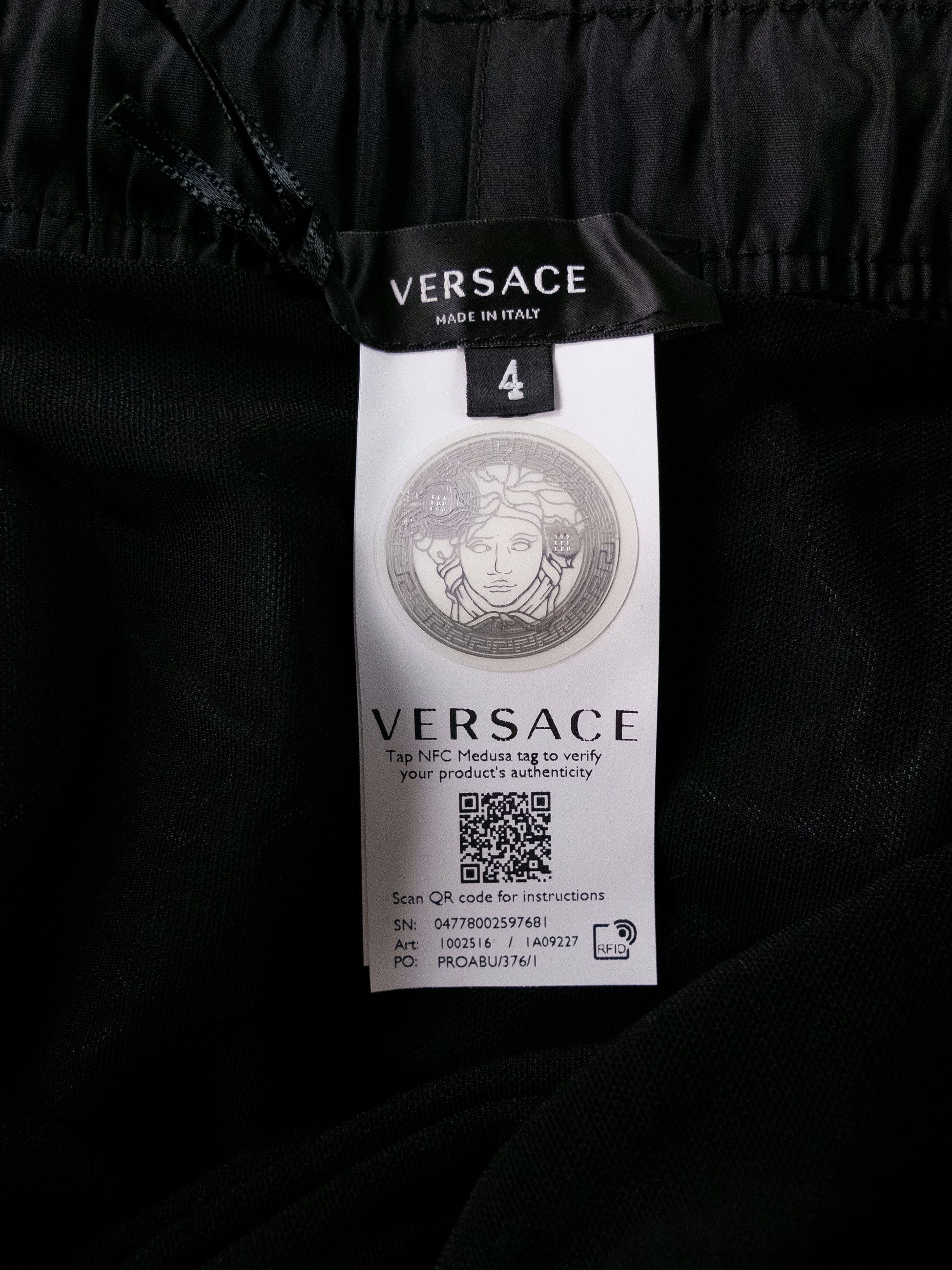 Versace VERSACE black logo film title swim shorts 4 Medium trunks Size US 32 / EU 48 - 10 Thumbnail