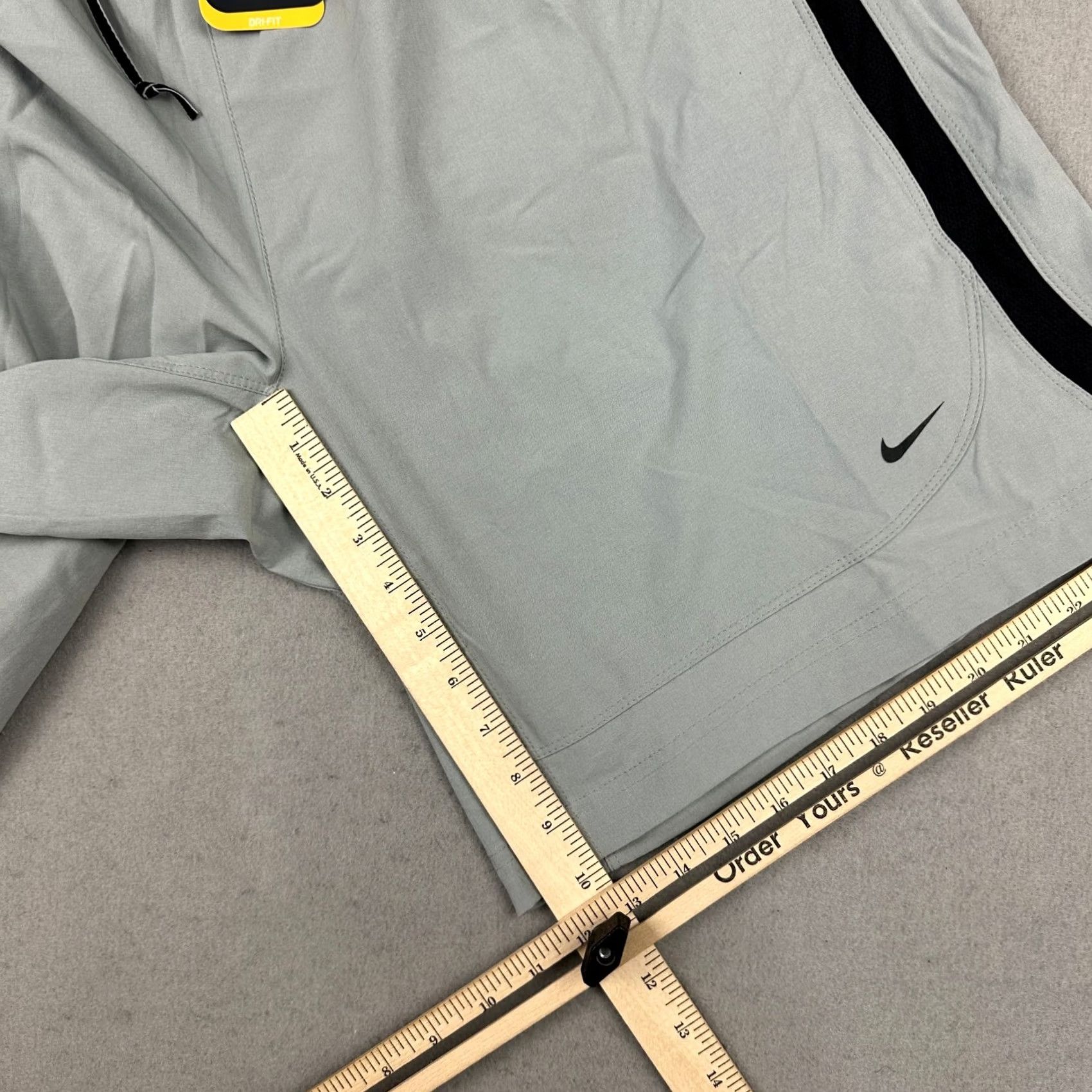 Nike VINTAGE Nike Shorts Men XXL Gray Solid Dri Fit Pocket Y2K Training Stretch Size US 39 - 8 Thumbnail
