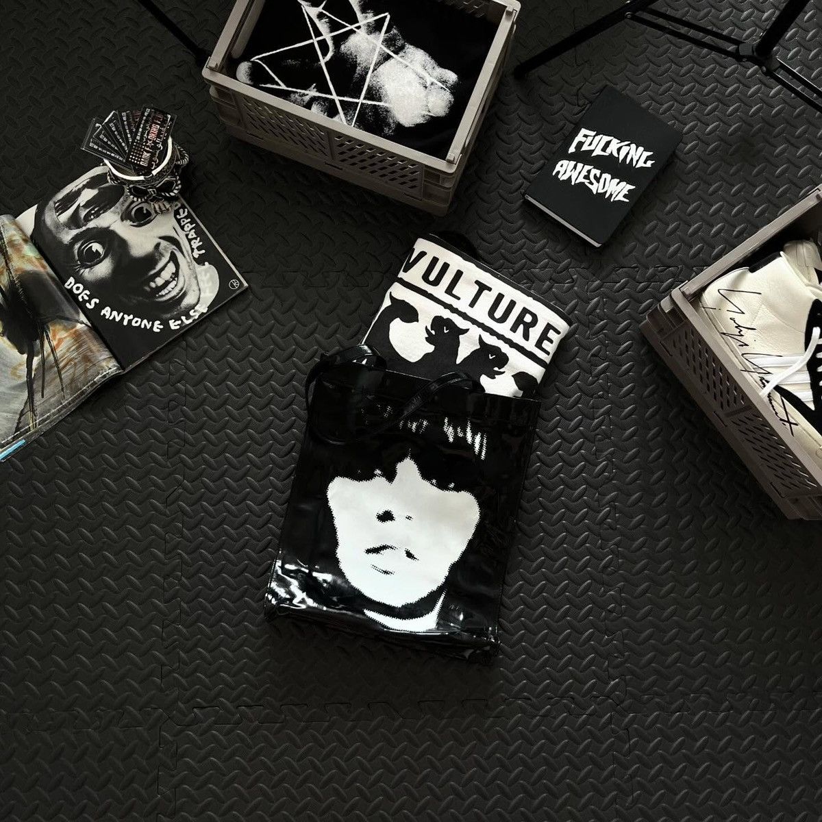 Japanese Brand Y2K GRUNGE VINYL TOTE BAG STREETWEAR Size ONE SIZE - 1 Thumbnail