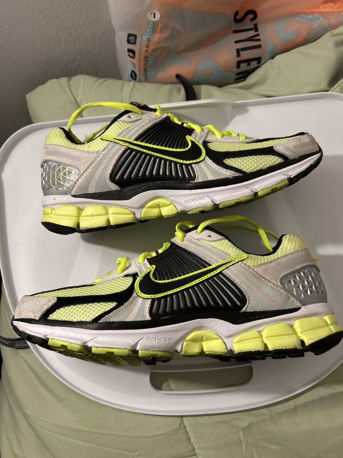 Nike Nike vomero 5 Size US 8.5 / EU 41-42 - 2 Thumbnail