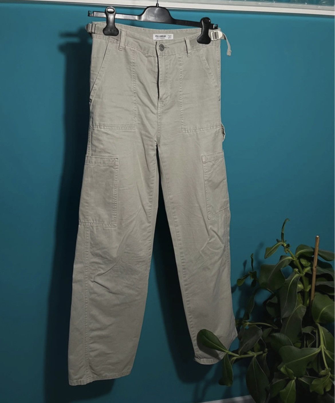 Pull & Bear Grey cargo model pants with medium waist Size 26" / US 2 / IT 38 - 1 Thumbnail