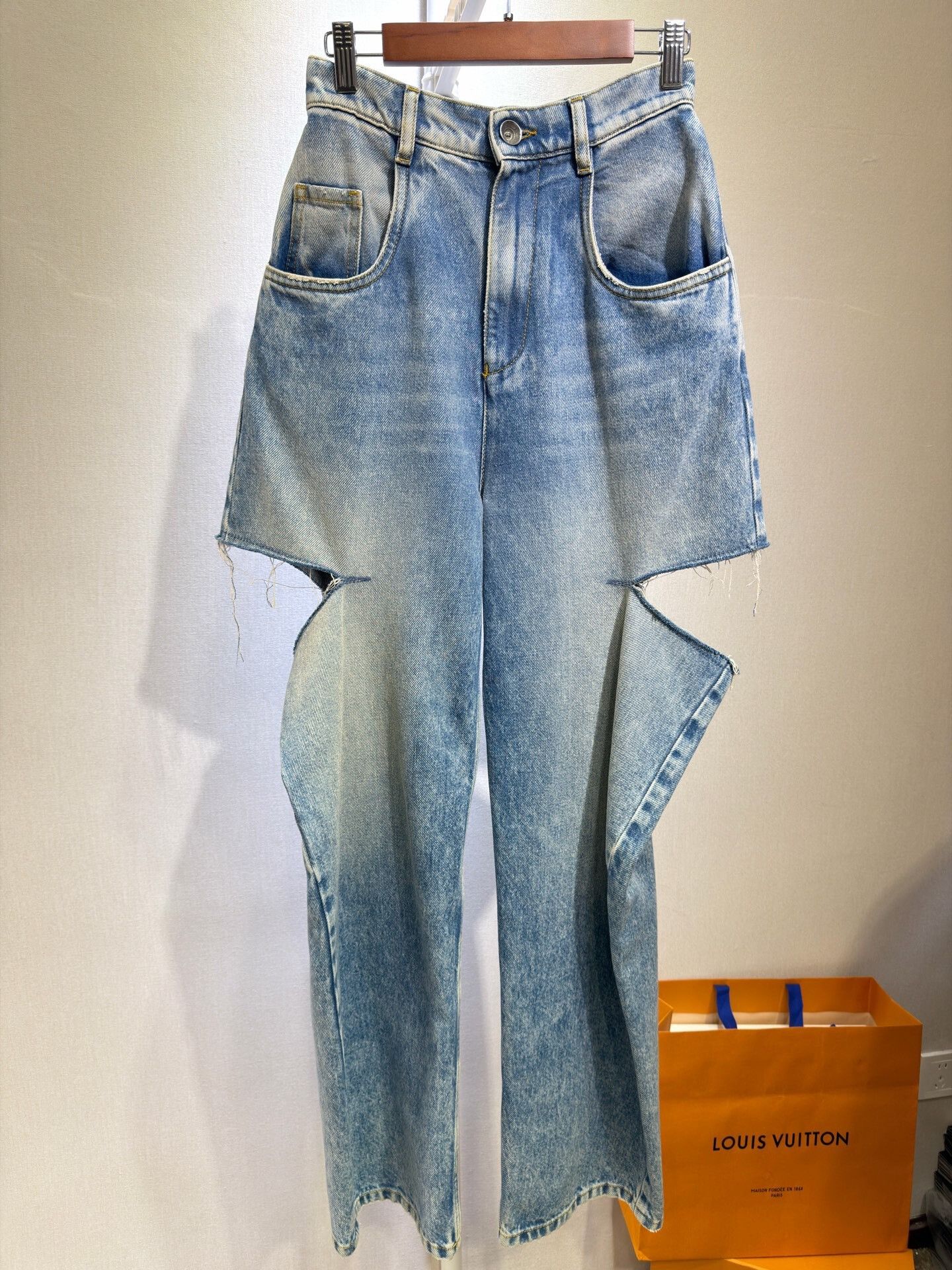 Maison Margiela Maison Margiela Distressed Denim Pants Size 36 Size US 36 / EU 52 - 1 Thumbnail