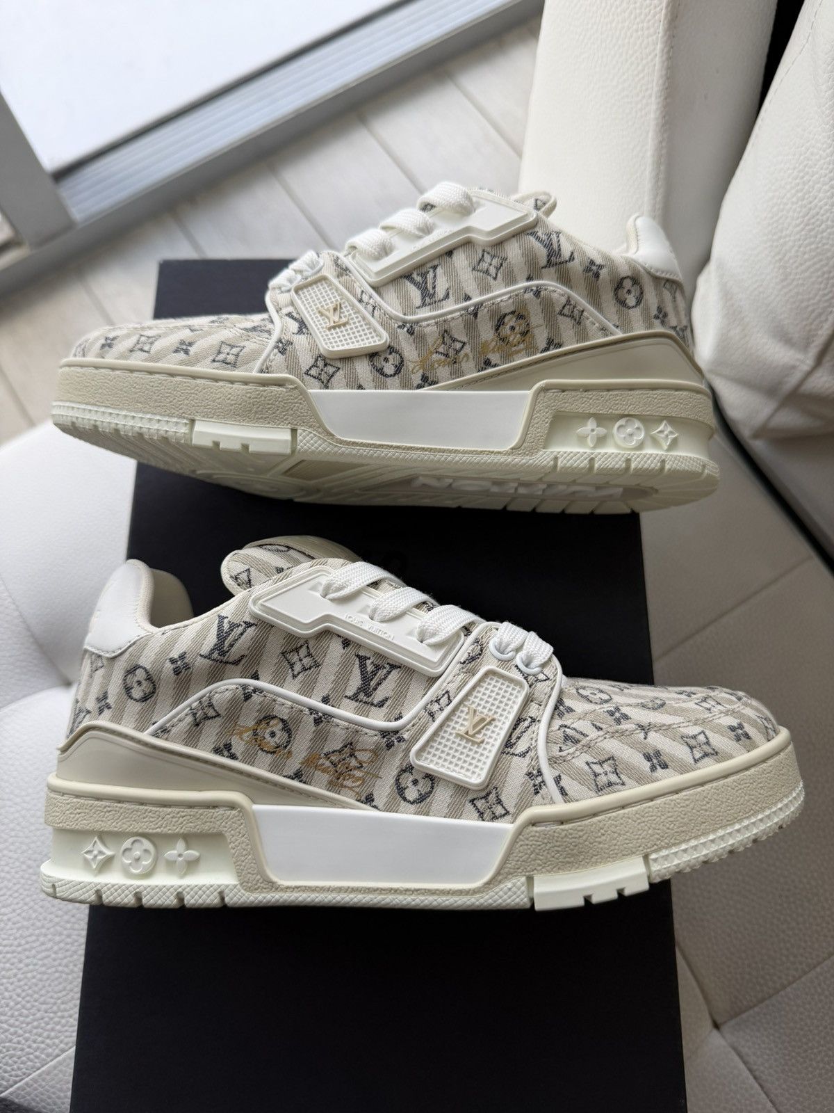 Louis Vuitton Trainer Tan/White