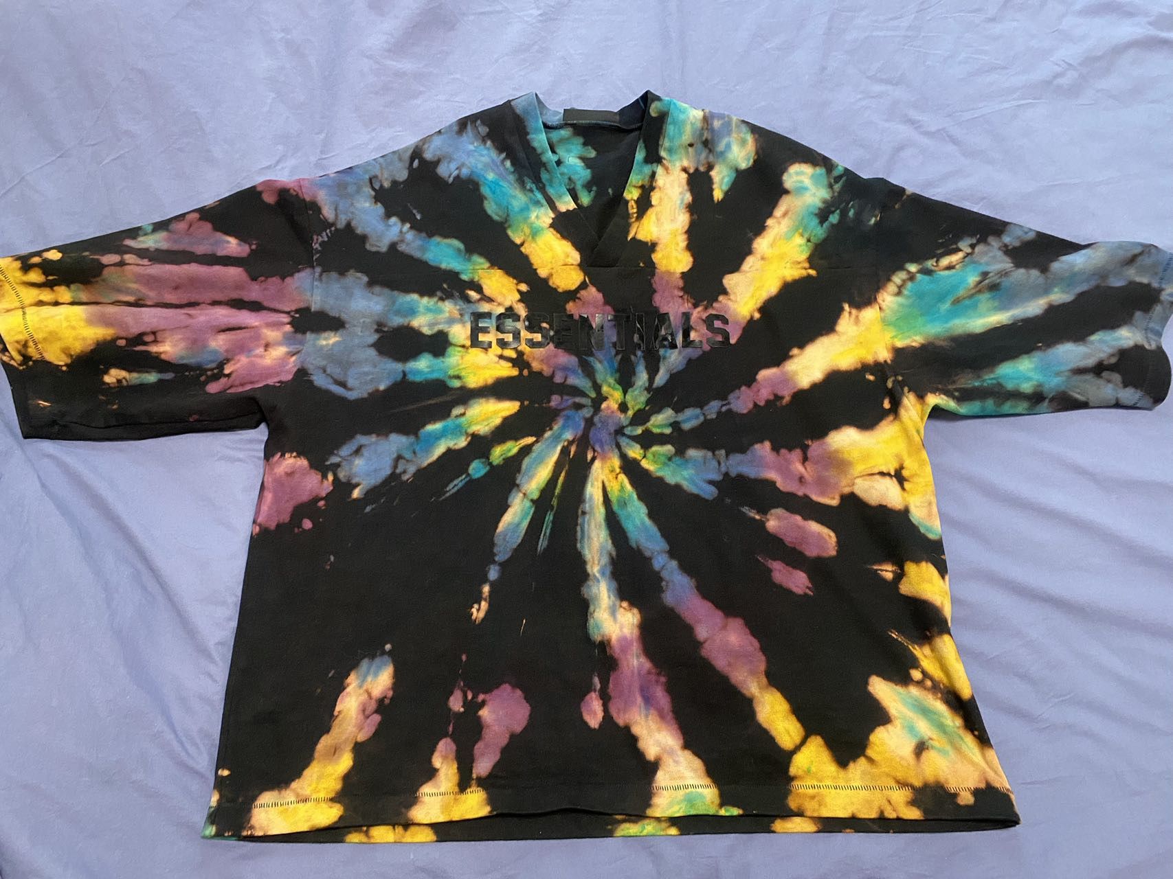 Essentials Tie Dye Fear of God ESSENTIALS Football T-Shirt Size US XL / EU 56 / 4 - 1 Thumbnail